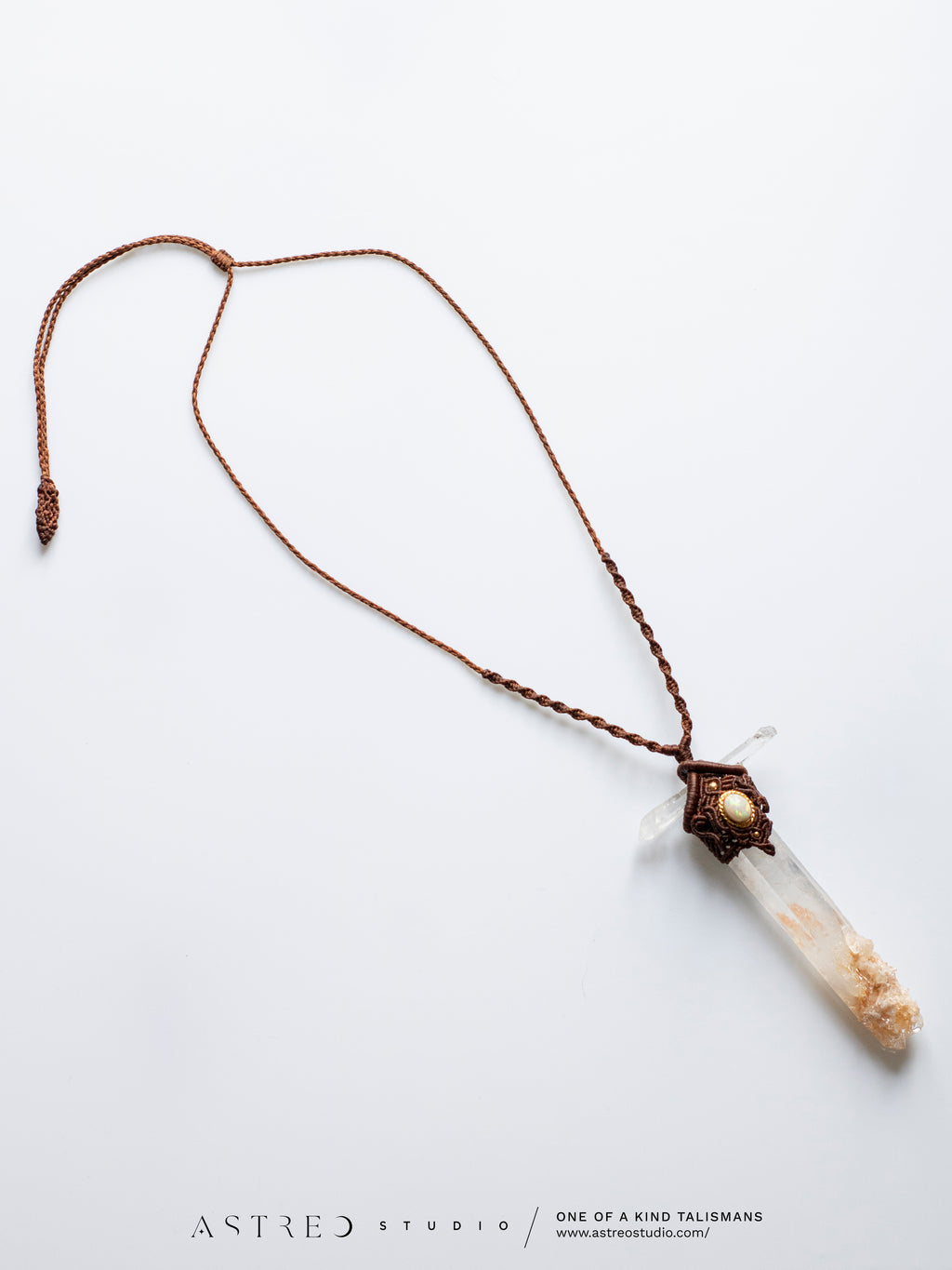 Collar Macrame Espada Cuarzo Lemuriano Golden Healer y Opalo Etiope