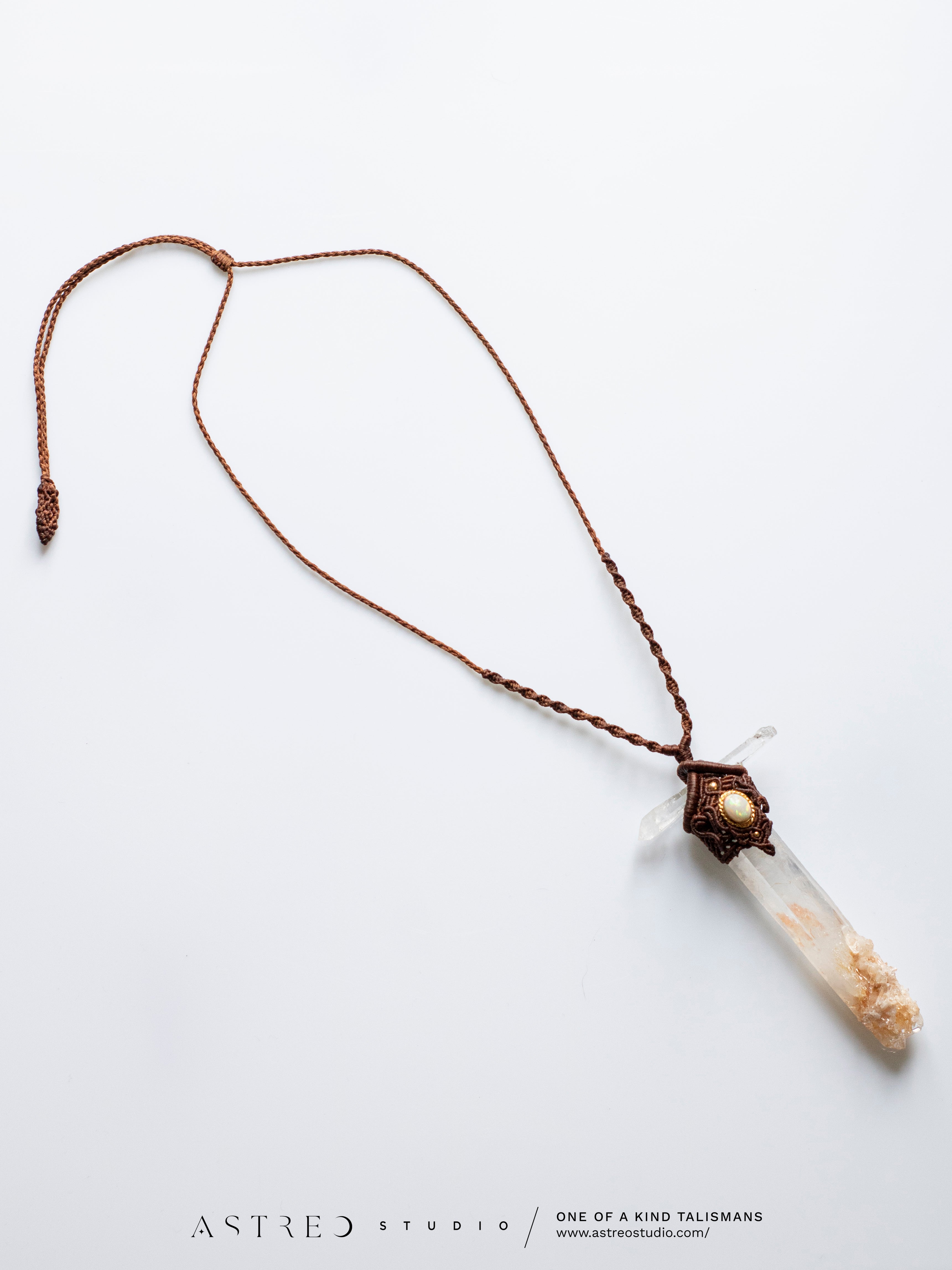 Collar Macrame Espada Cuarzo Lemuriano Golden Healer y Opalo Etiope