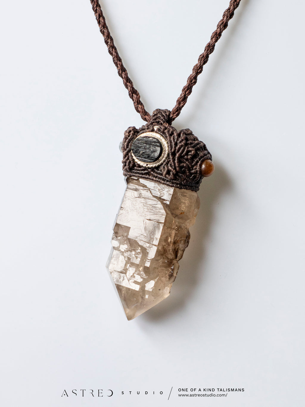 Collar Macrame Cuarzo Elestial con Turmalina Negra e Inclusiones