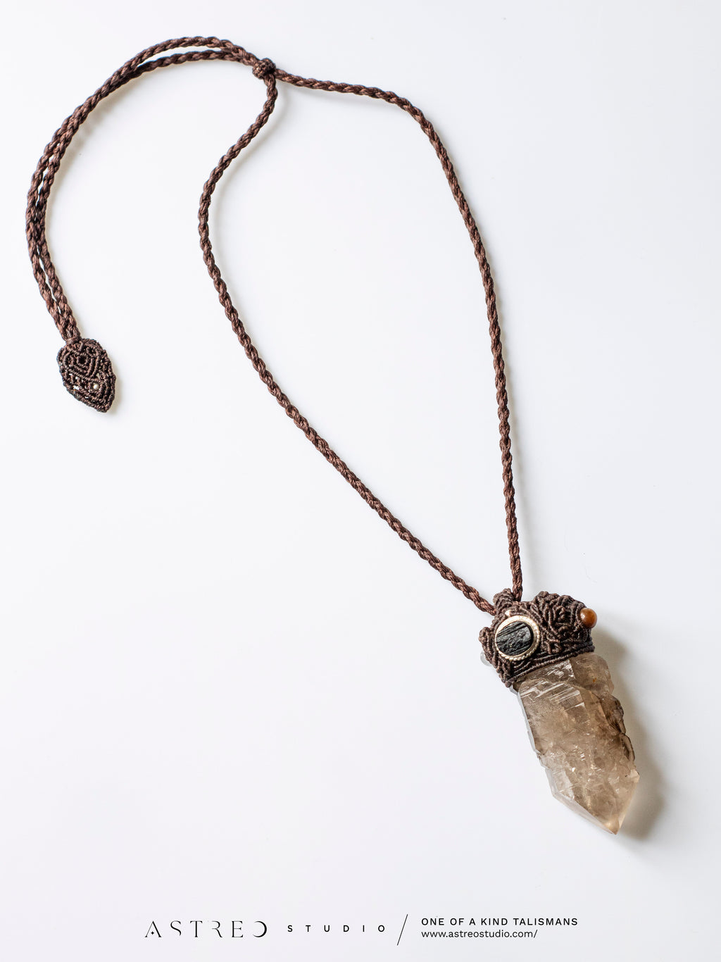 Collar Macrame Cuarzo Elestial con Turmalina Negra e Inclusiones