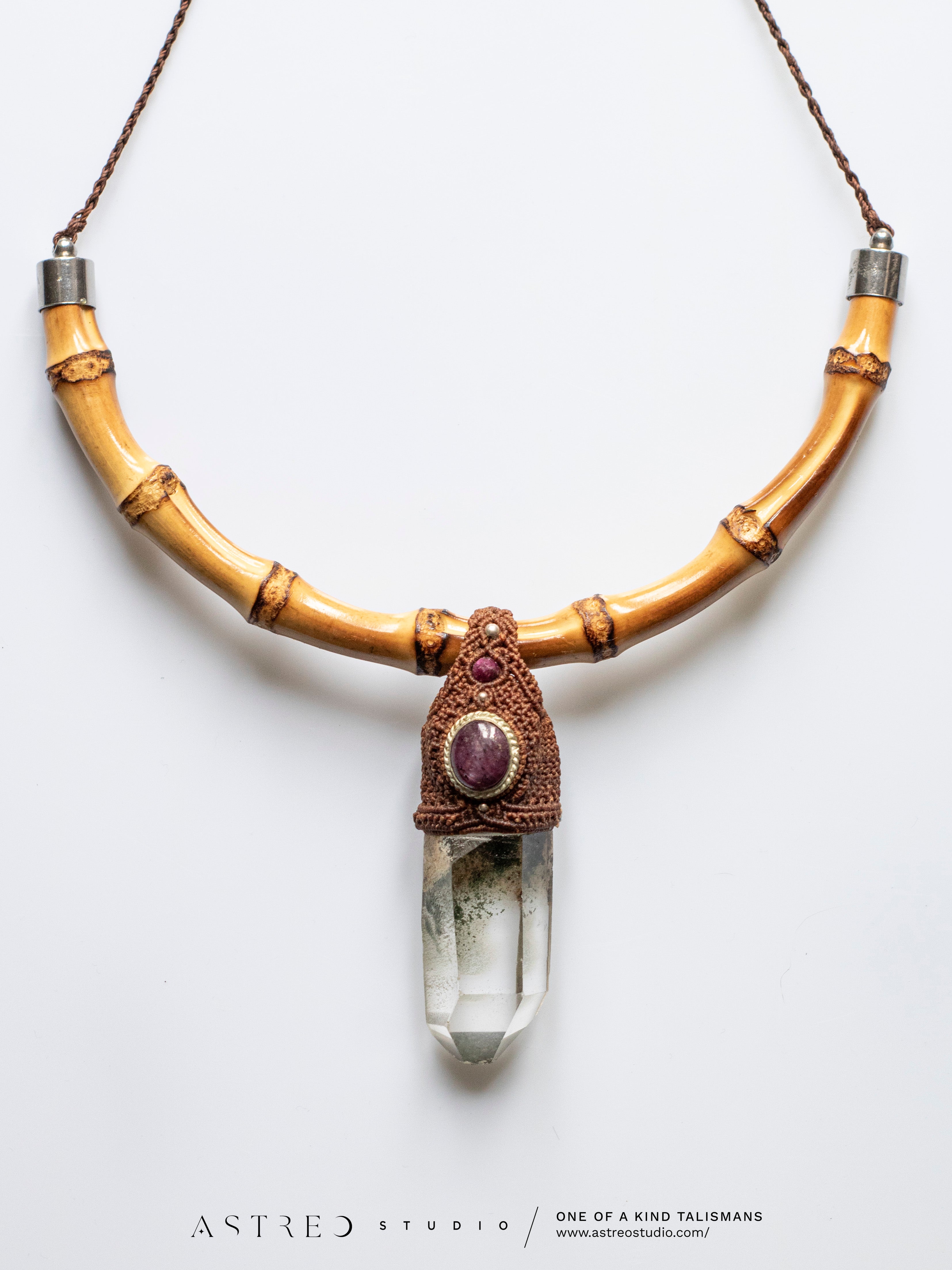 Macramé kwarts ketting met chloriet en sterrobijn 