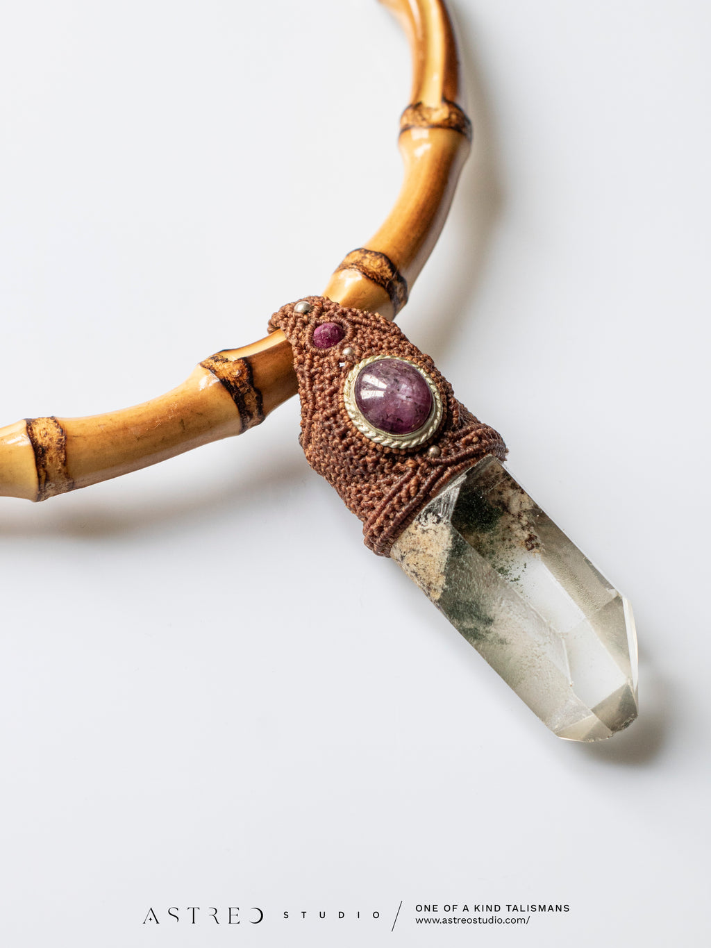 Macramé kwarts ketting met chloriet en sterrobijn 