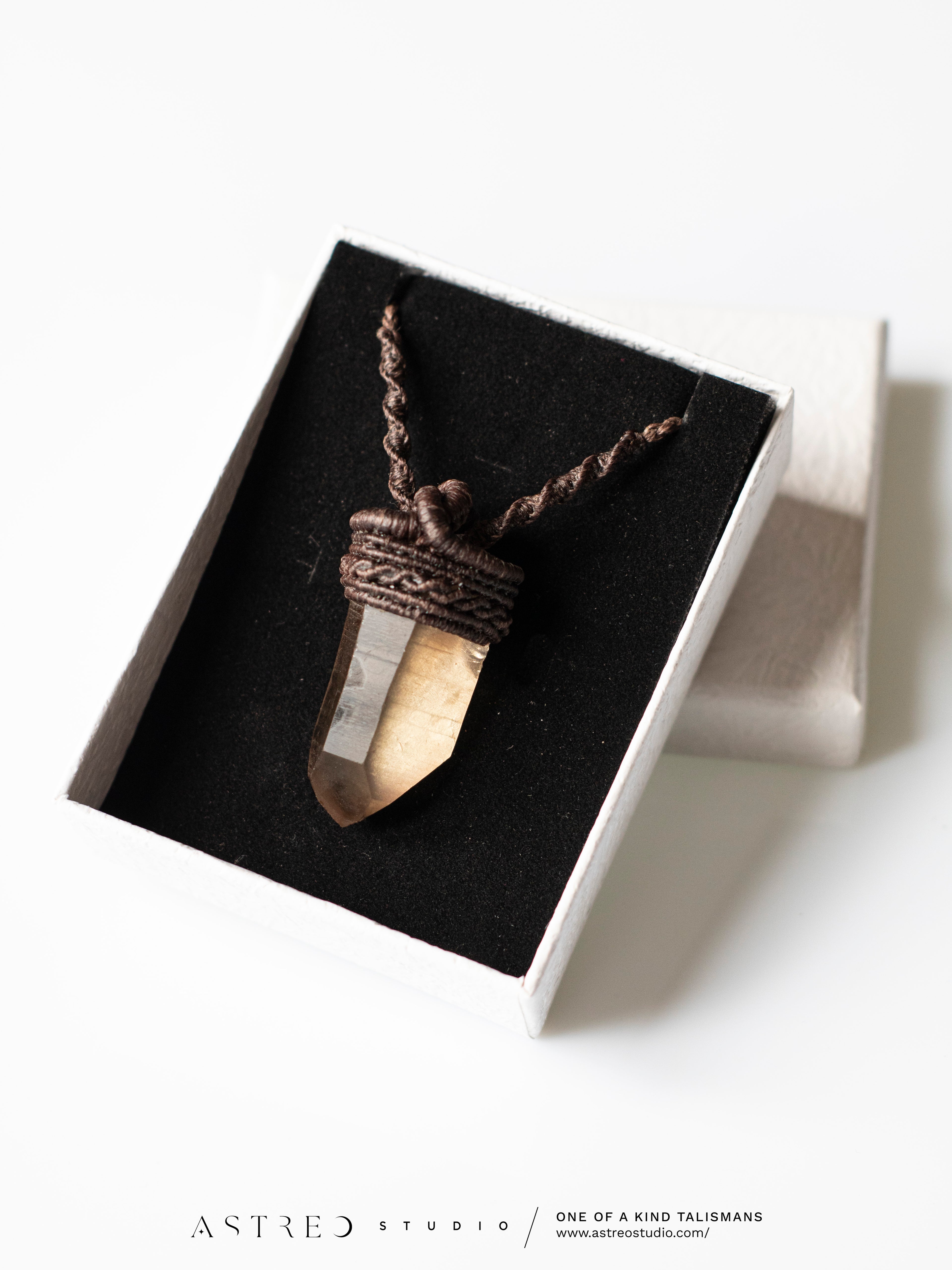 Rookkwarts macramé ketting
