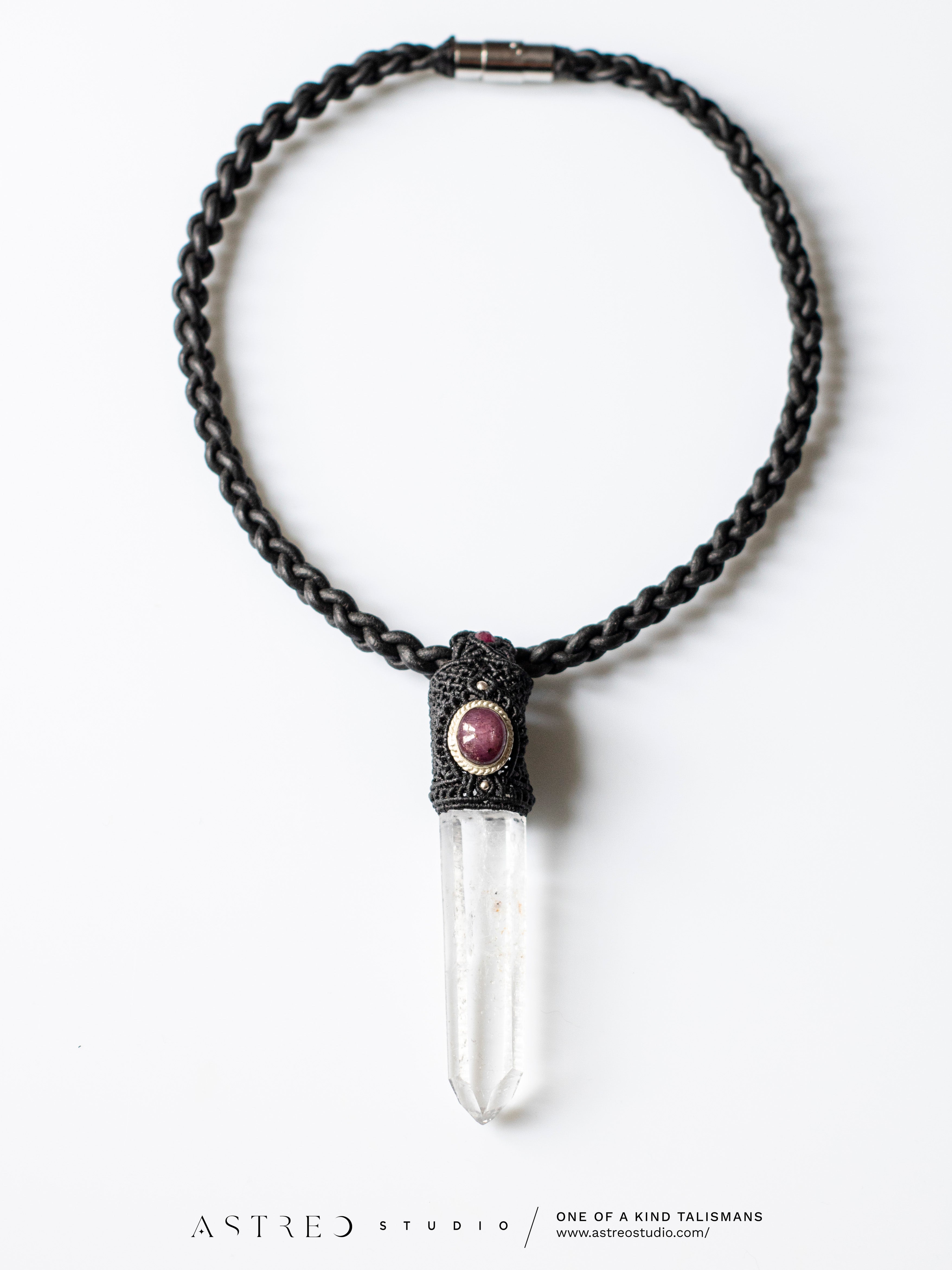 Macramé en leren ketting met A+++ Lemurische kwarts en sterrobijn