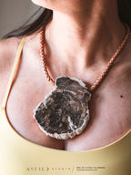 Leren ketting met fossiel hout, Xylofoonslag - Medaillon XL