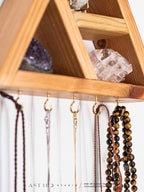 Estantería Altar Triangular para Minerales y Joyas: "Lunae"