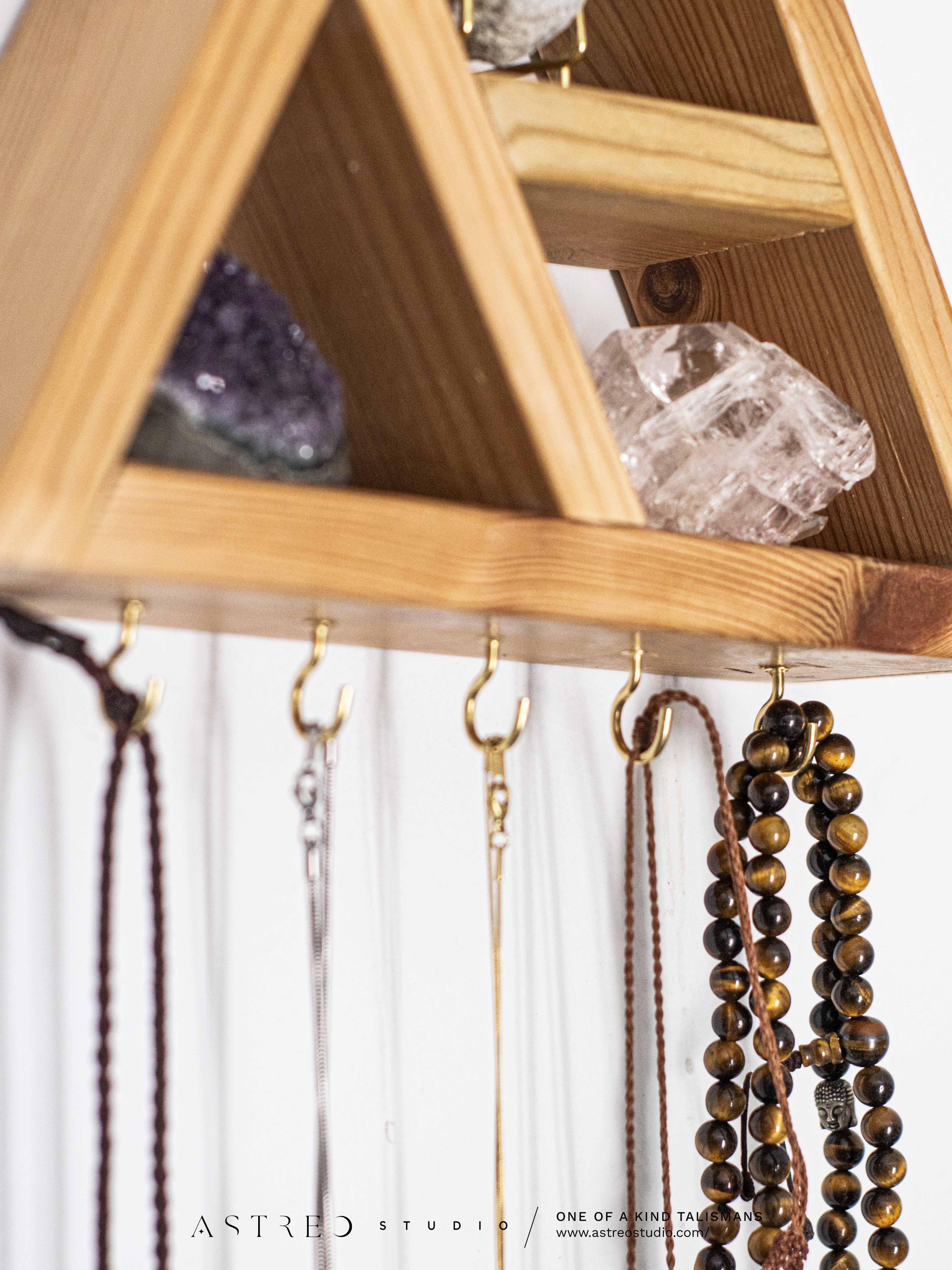 Estantería Altar Triangular para Minerales y Joyas: "Lunae"