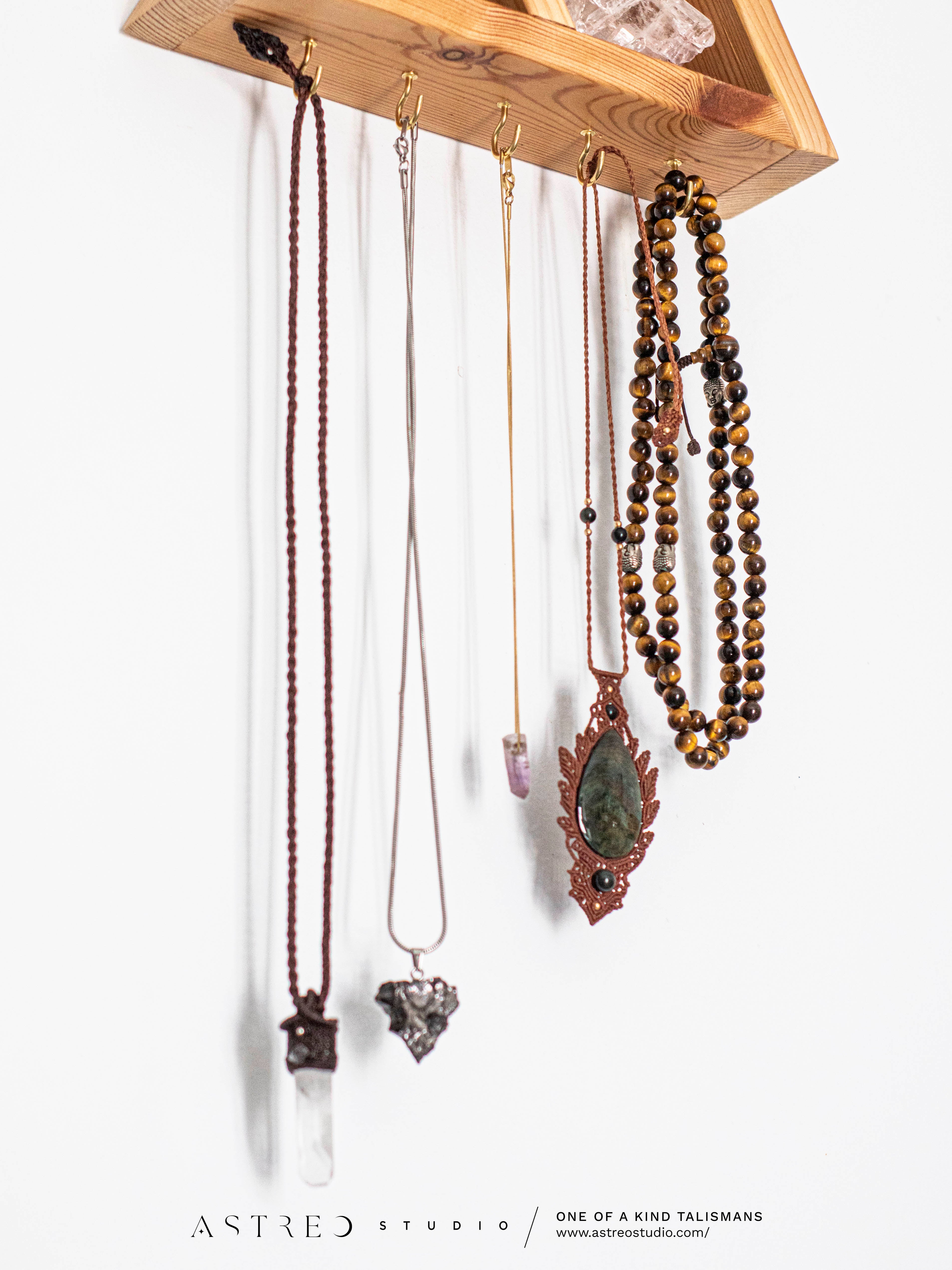 Estantería Altar Triangular para Minerales y Joyas: "Lunae"