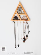 Estantería Altar Triangular para Minerales y Joyas: "Lunae"