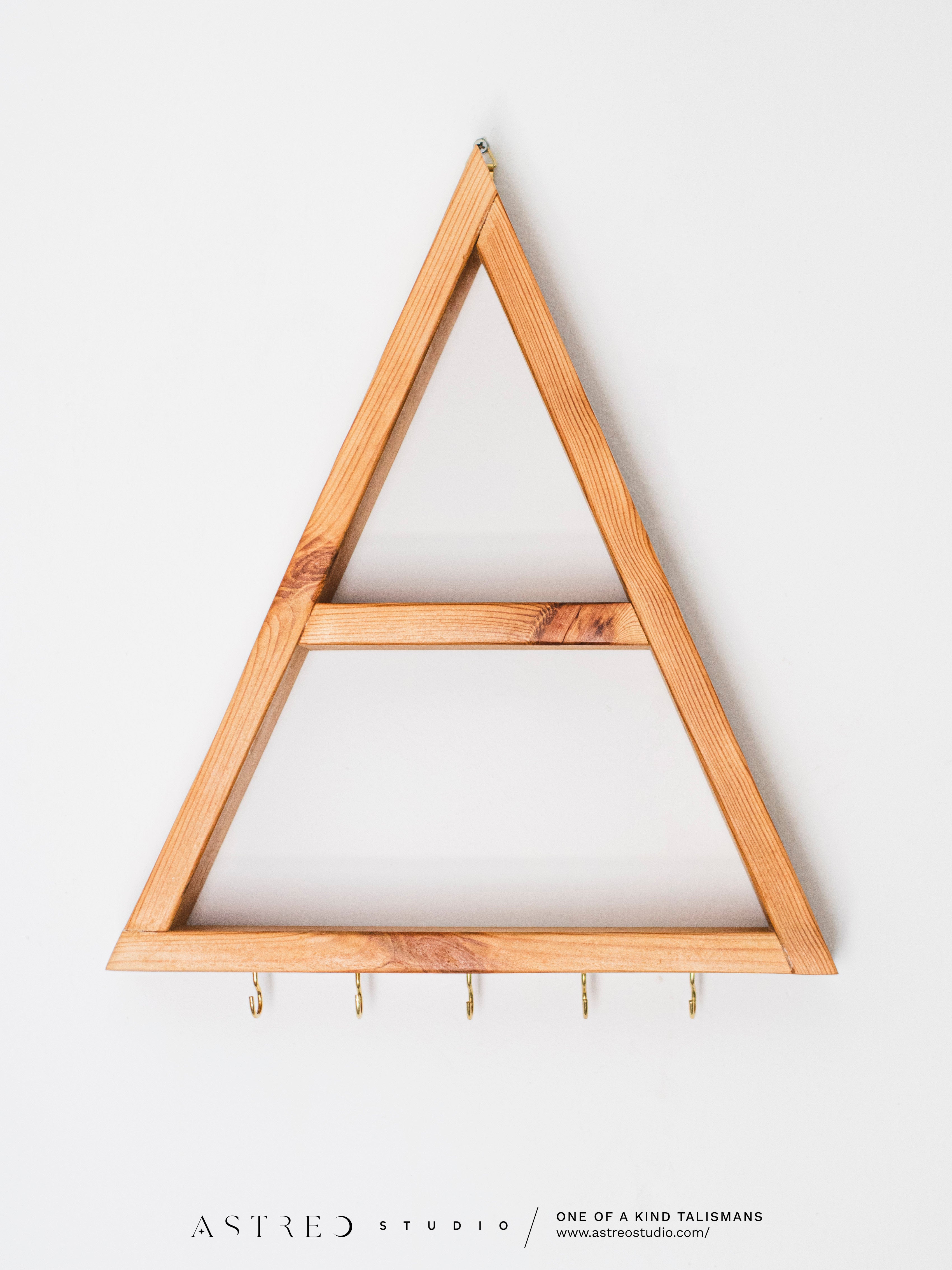 Estantería Altar Triangular para Minerales y Joyas: "Ventura"