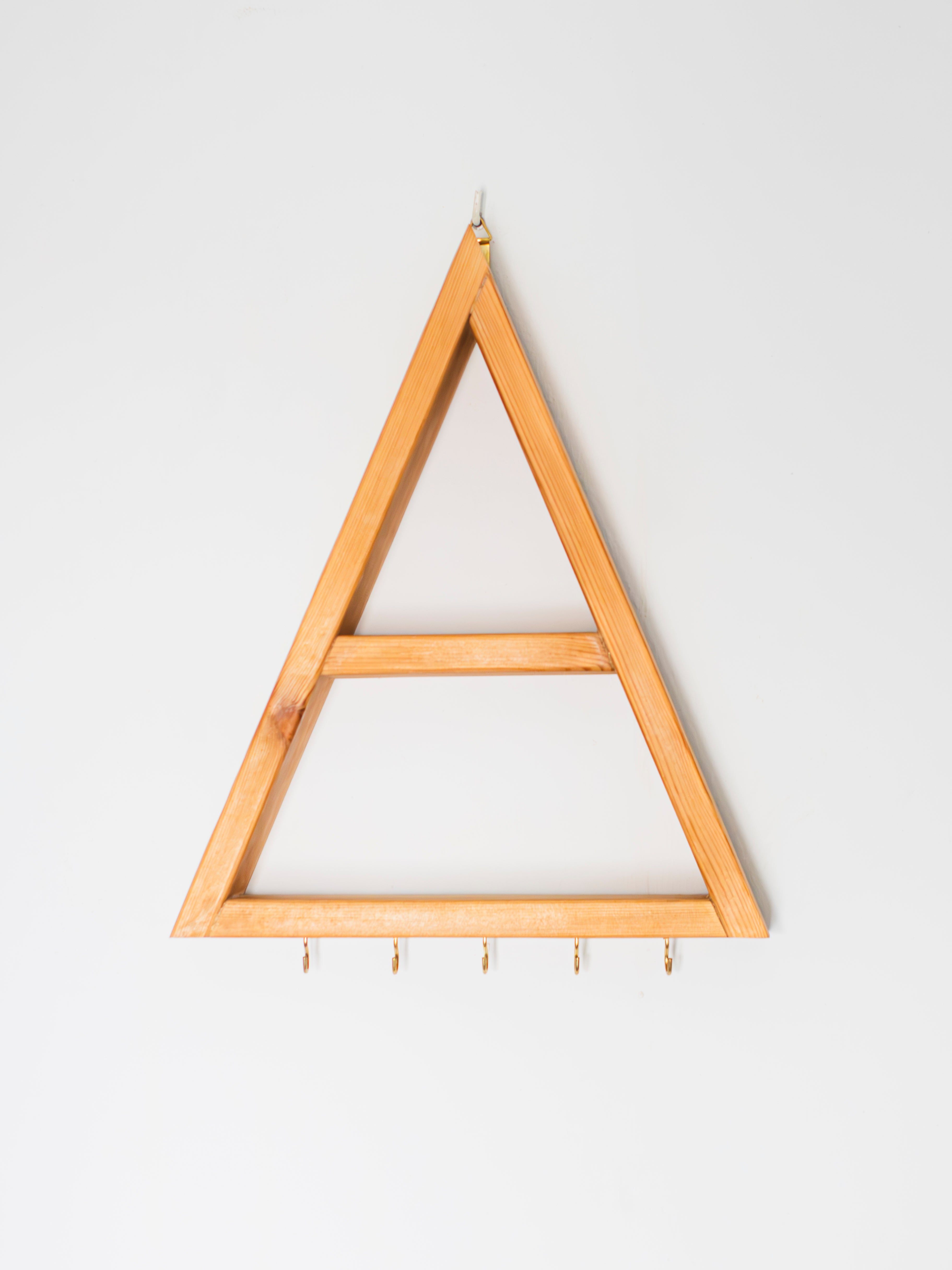 Estantería Altar Triangular para Minerales y Joyas: "Hilltop"