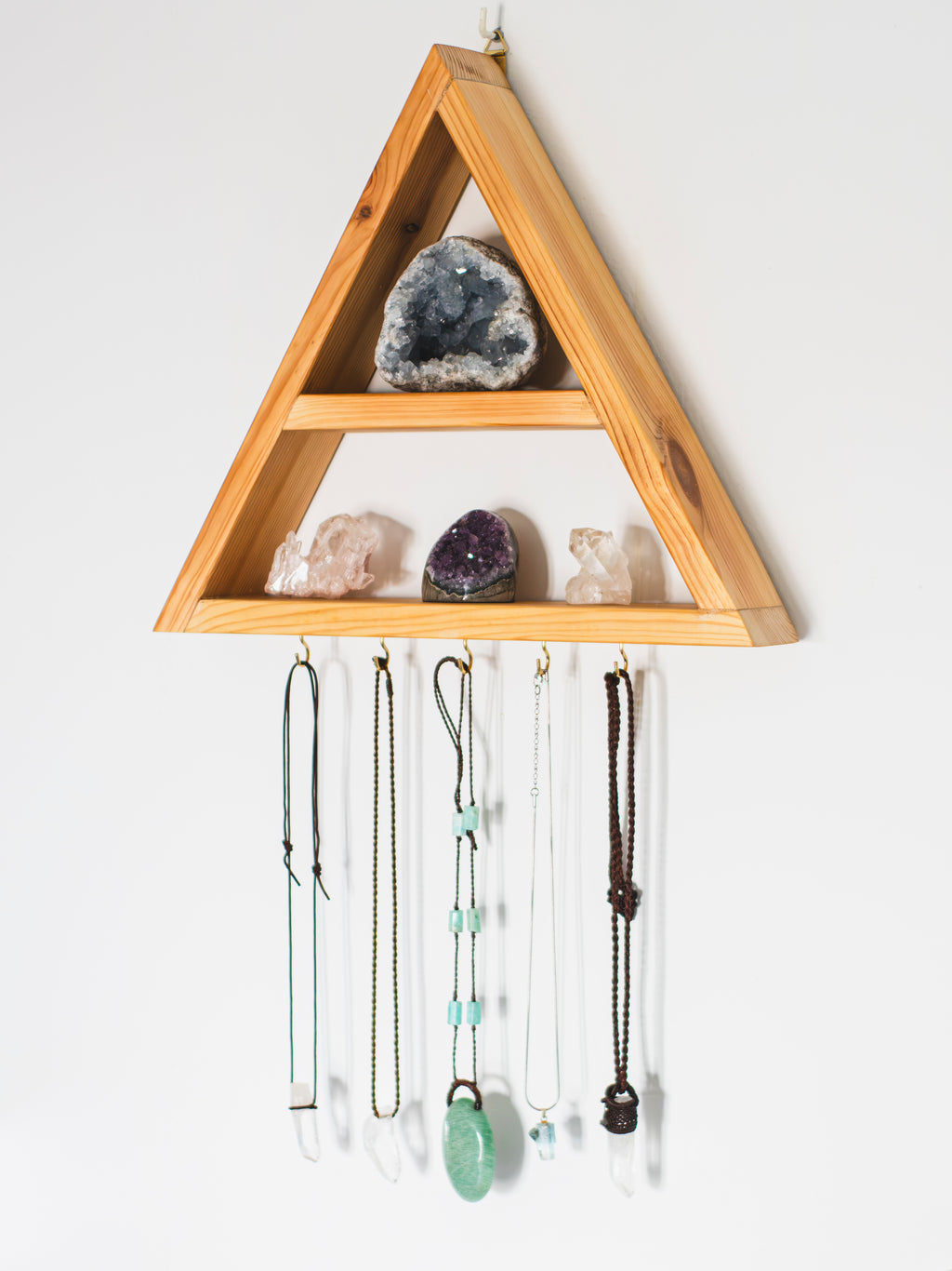 Estantería Altar Triangular para Minerales y Joyas: "Weese"