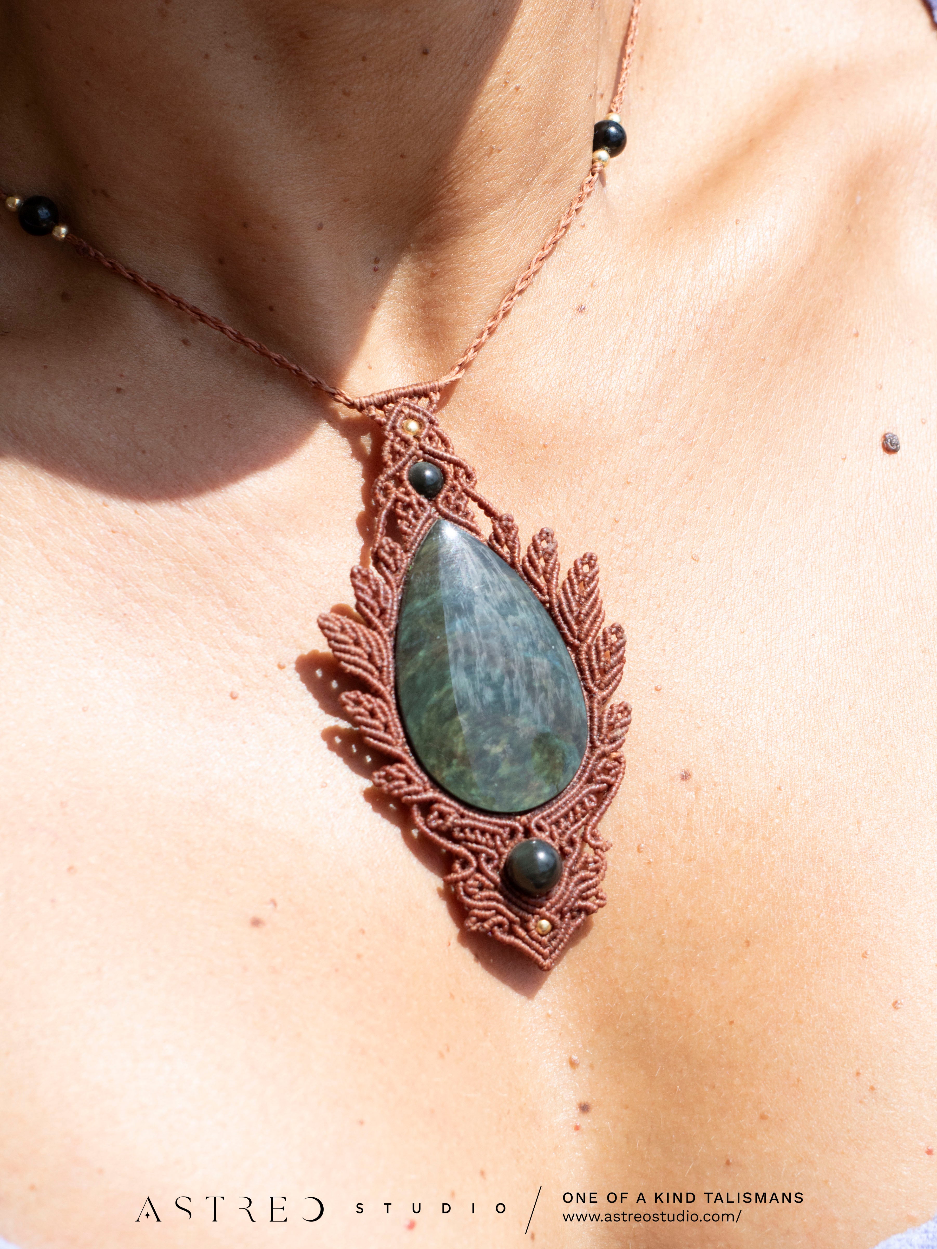 Collar Macrame Obsidiana Manto Huichol