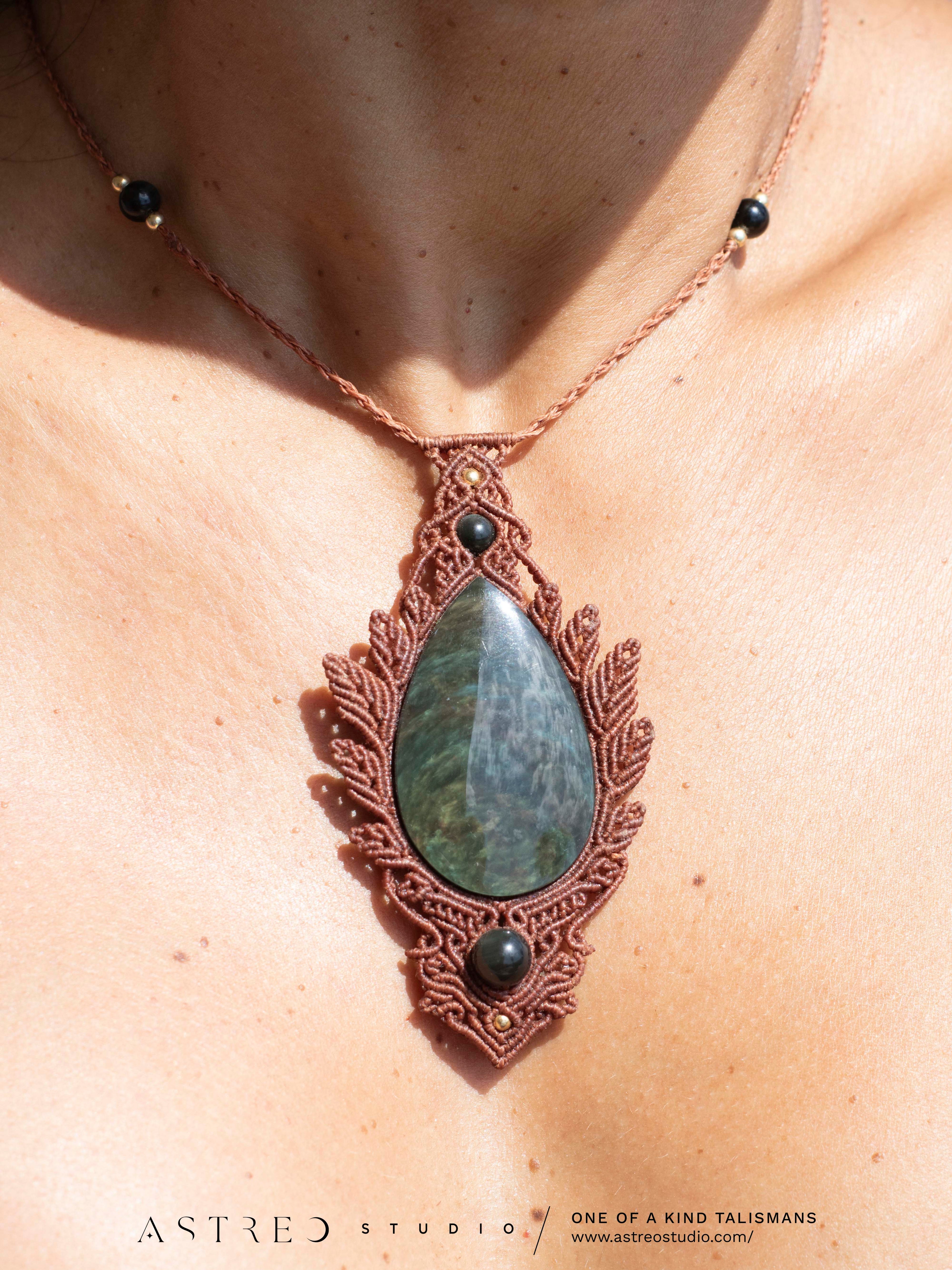 Collar Macrame Obsidiana Manto Huichol
