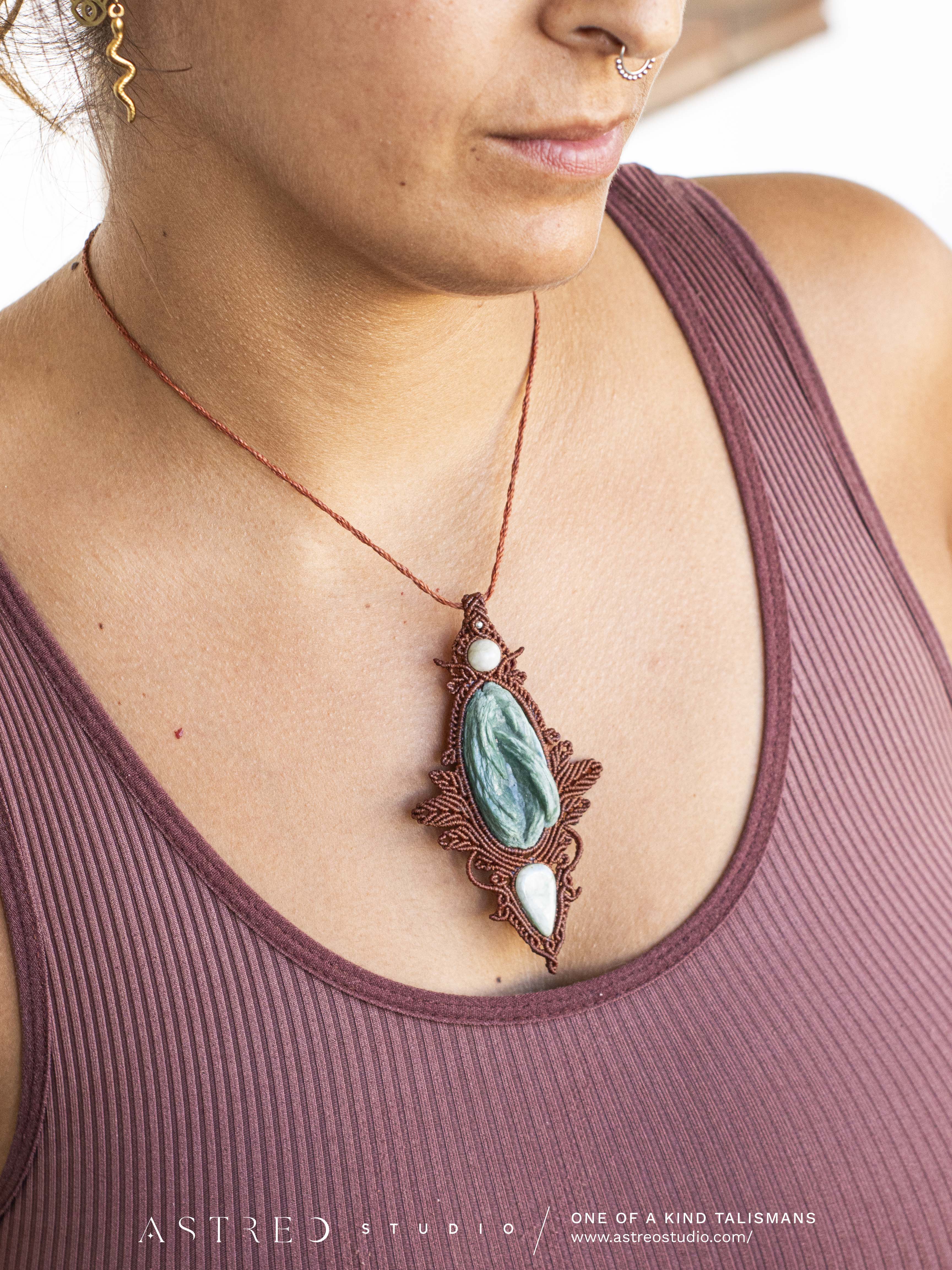 Collar Macrame Celadonita y Jade Blanco