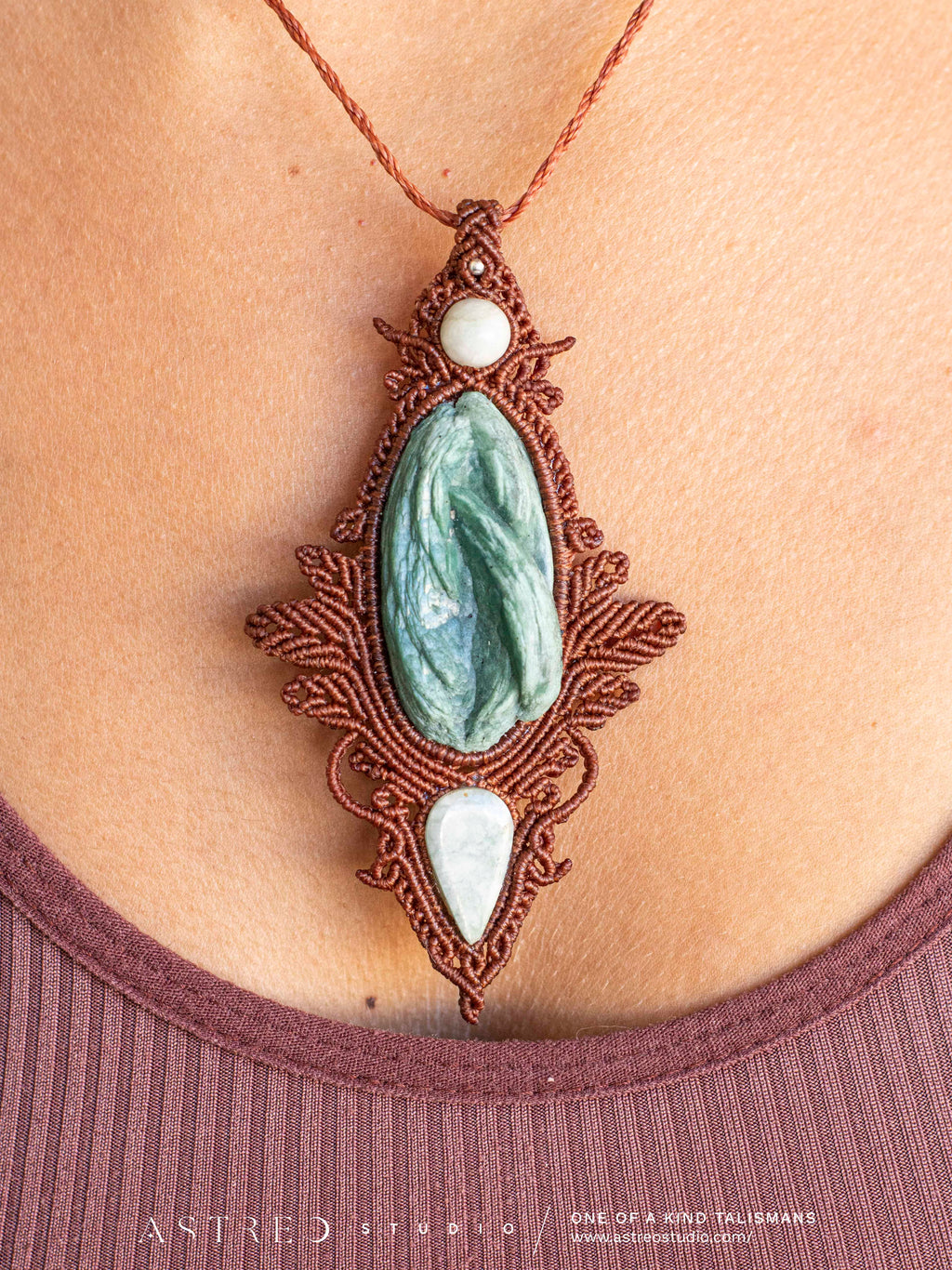 Collar Macrame Celadonita y Jade Blanco