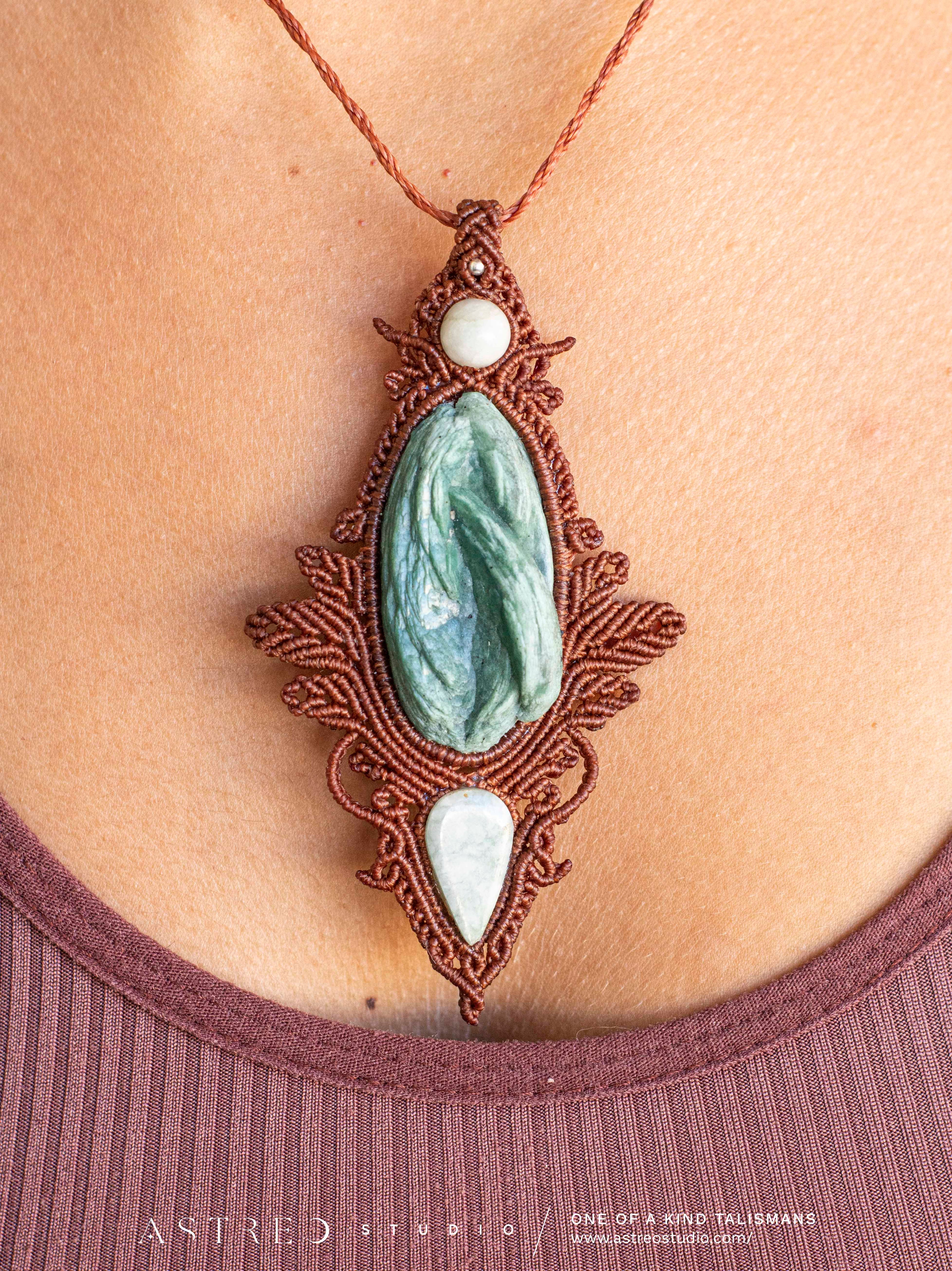 Collar Macrame Celadonita y Jade Blanco