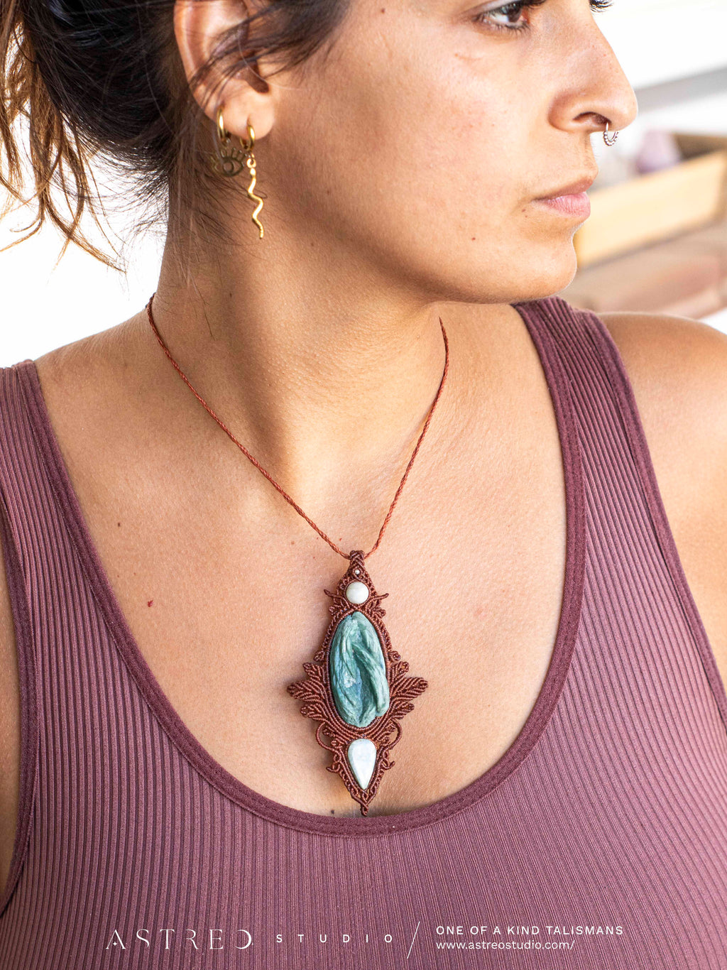 Collar Macrame Celadonita y Jade Blanco