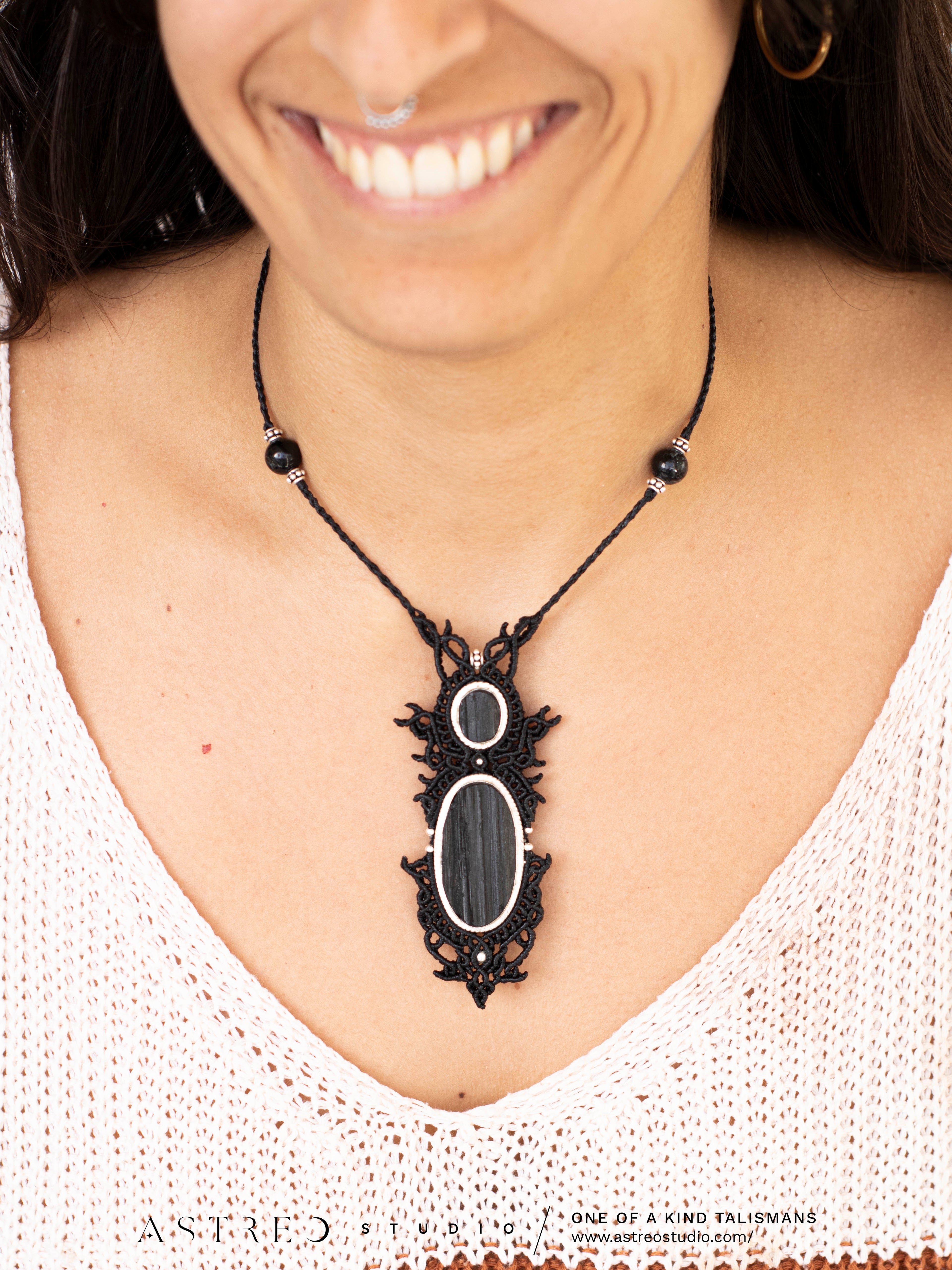 Collar Macrame Turmalina Negra