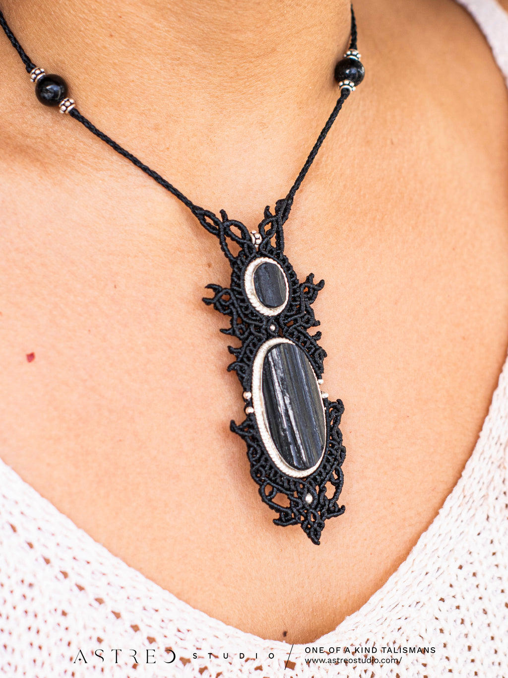 Collar Macrame Turmalina Negra
