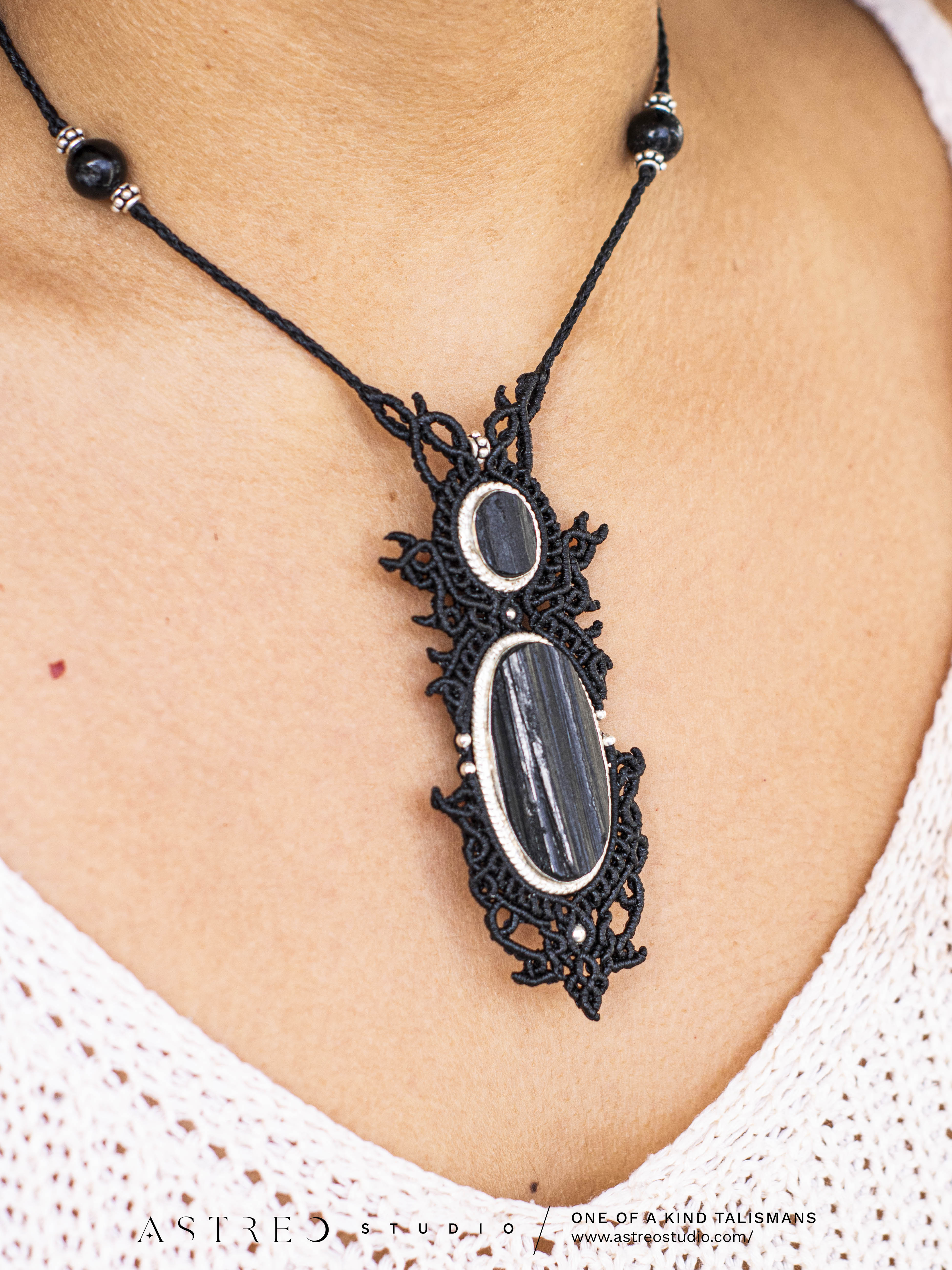 Collar Macrame Turmalina Negra