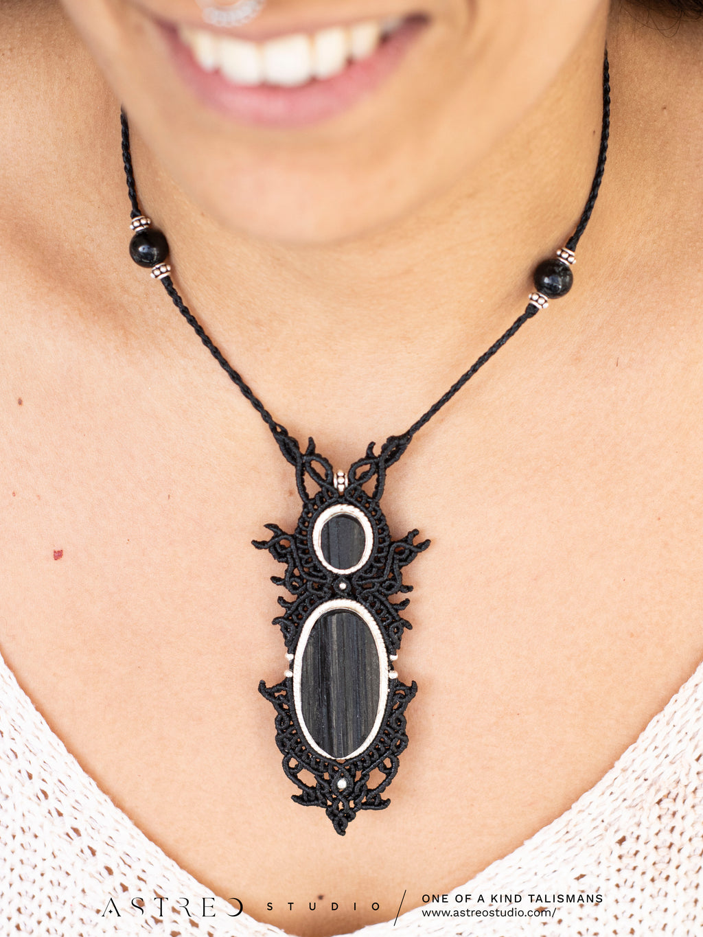 Collar Macrame Turmalina Negra