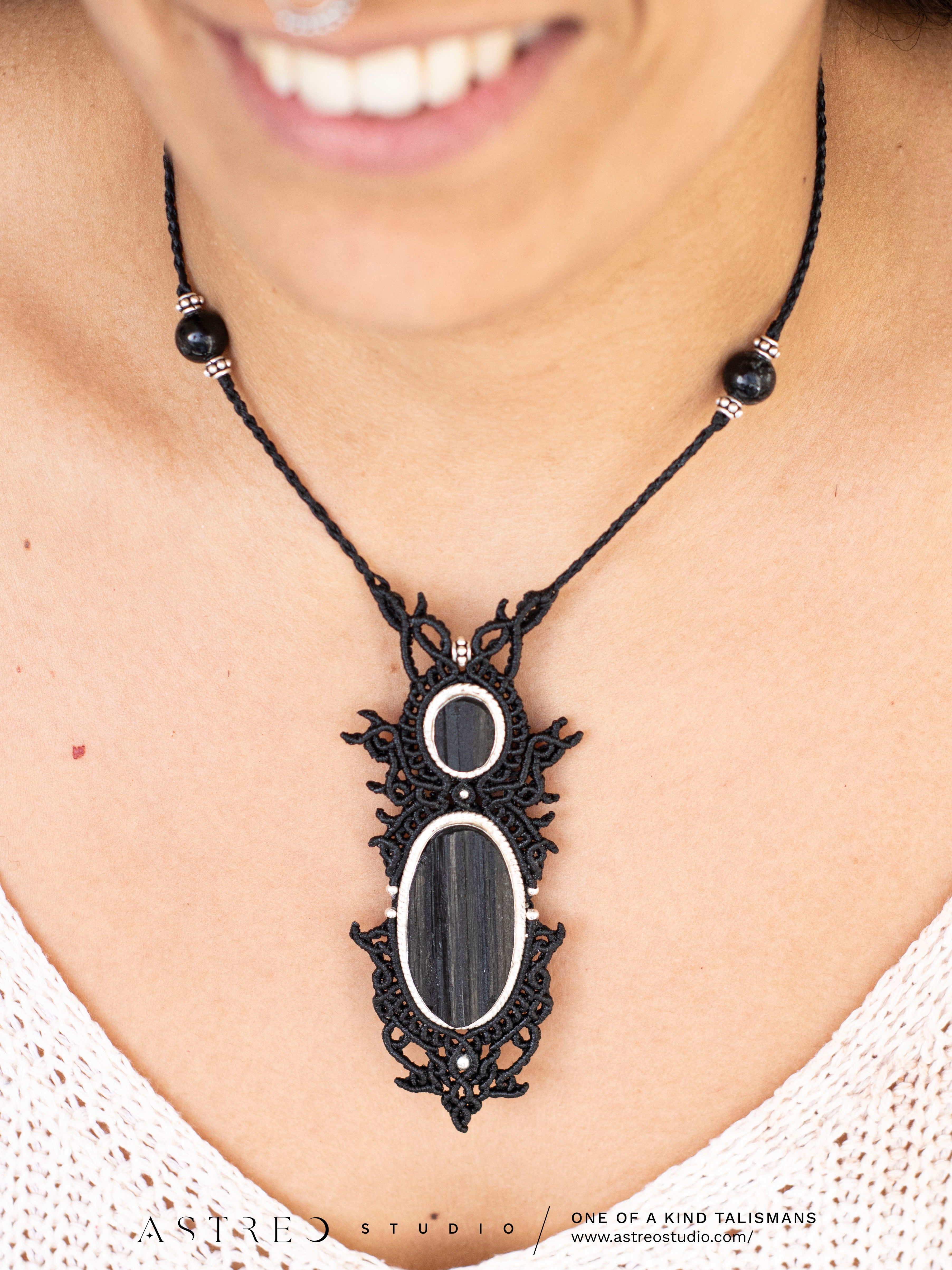 Collar Macrame Turmalina Negra