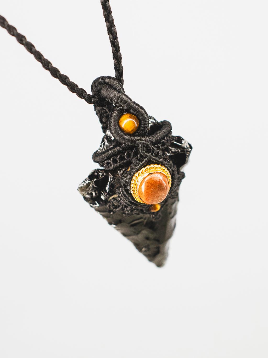 Collar Macrame Lanza de Obsidiana y Piedra Sol
