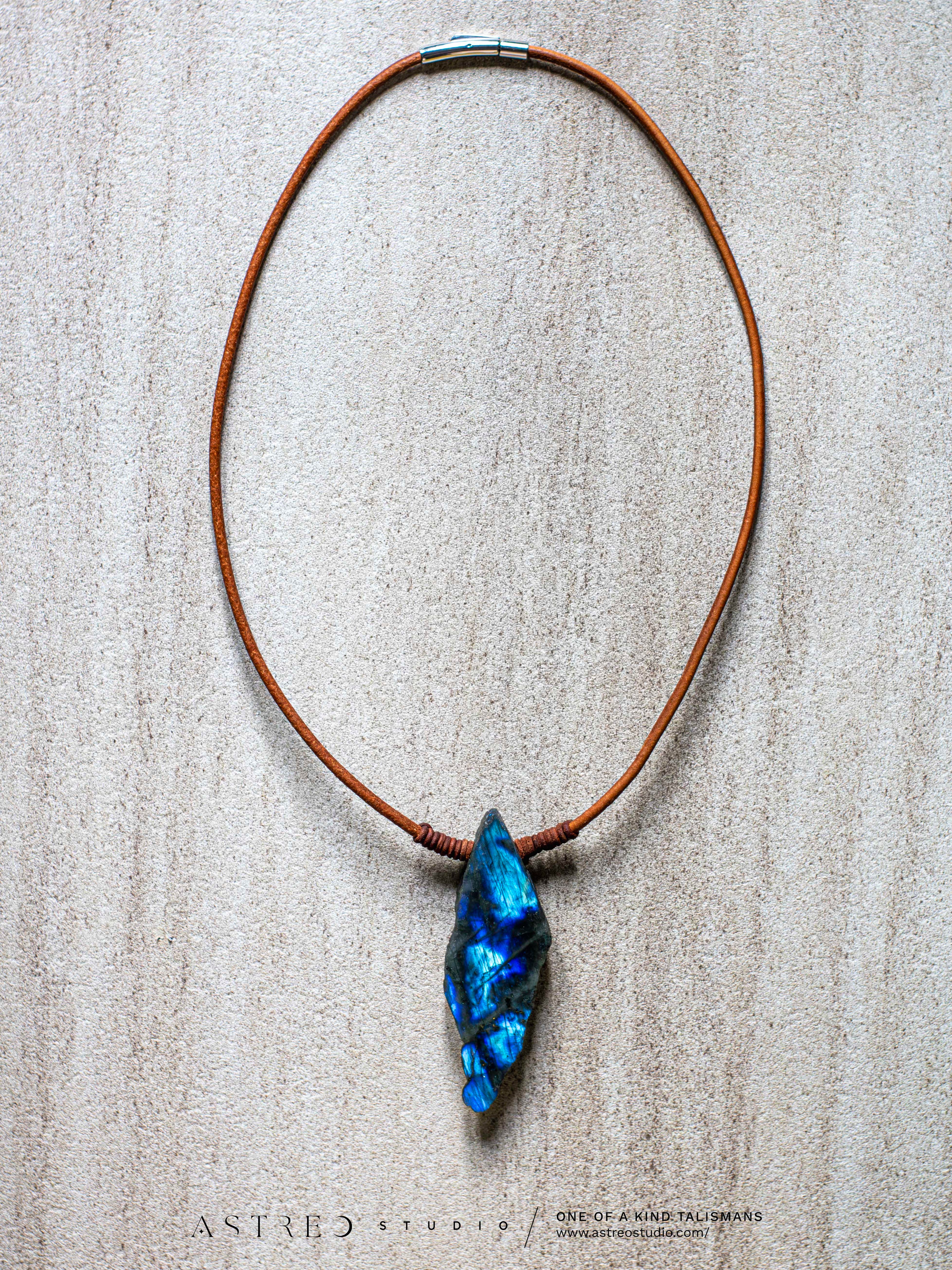 Collar Cuero Labradorita En Bruto