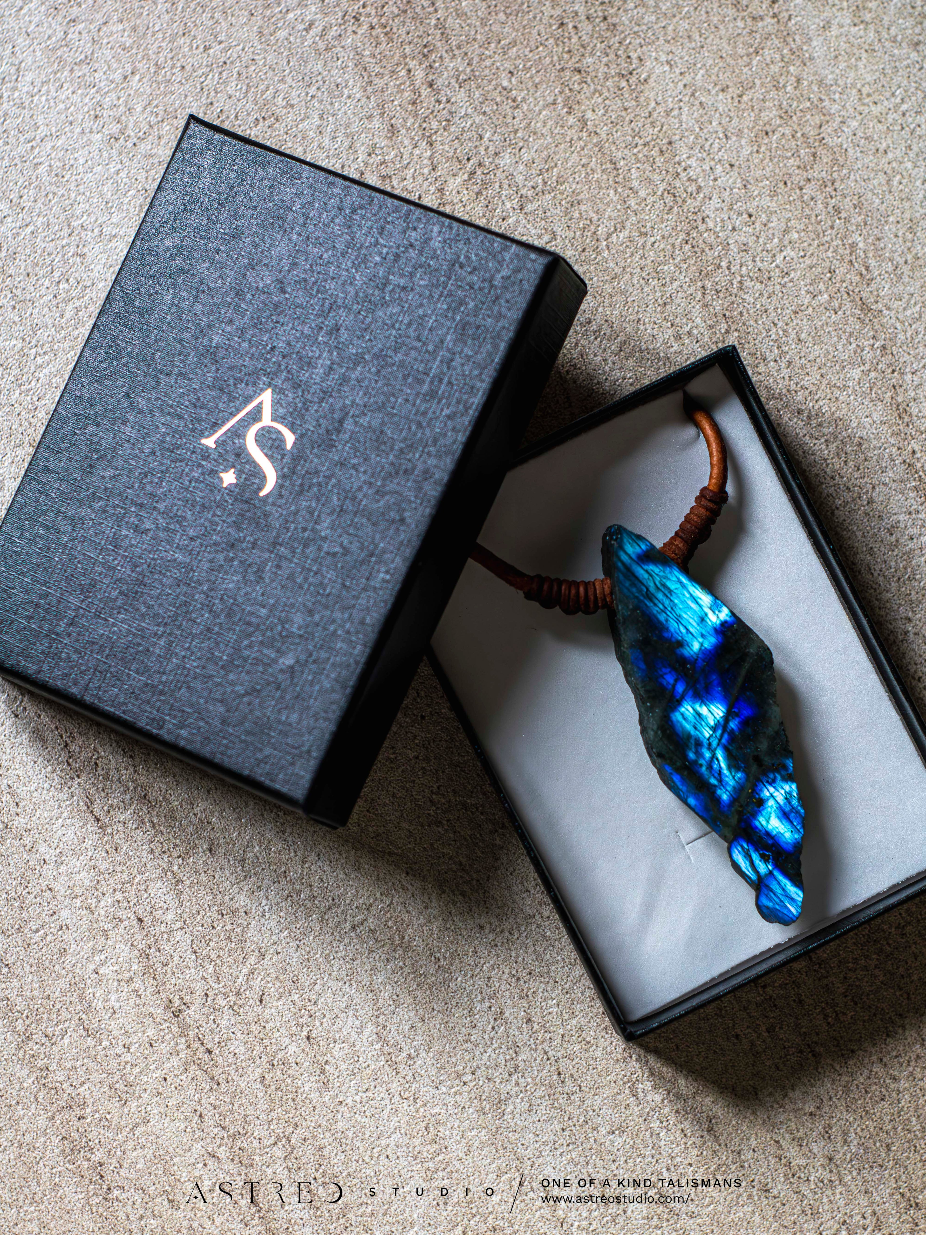 Collar Cuero Labradorita En Bruto