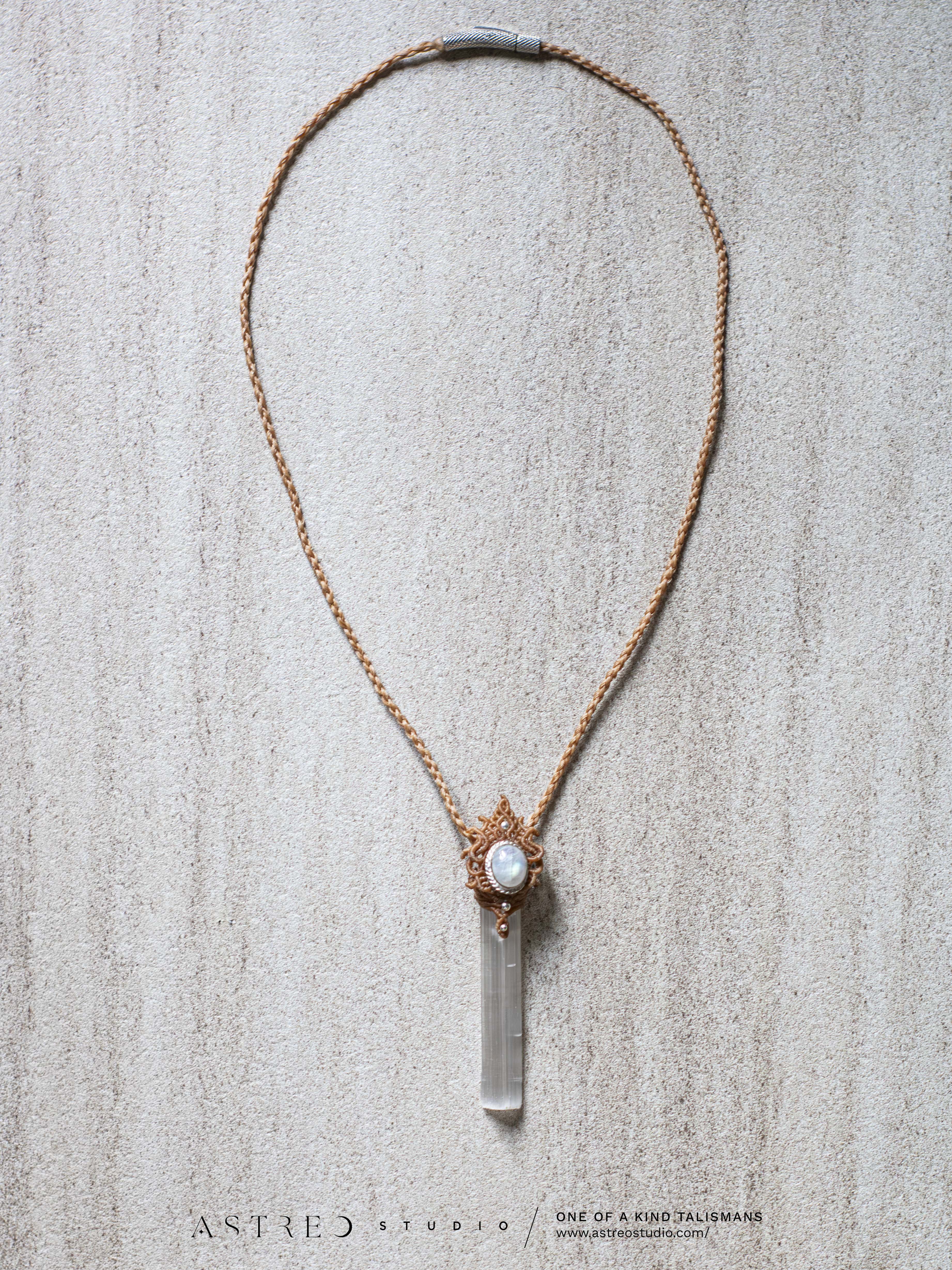 Collar Macrame Selenita y Piedra Luna