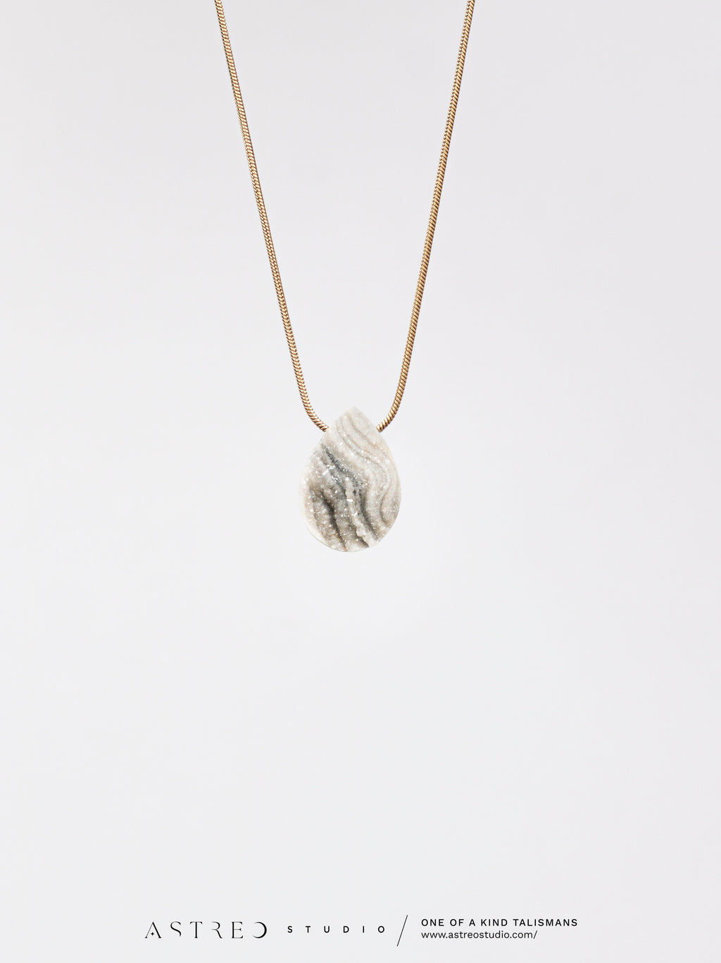 Collar Cadena con Flor de Calcedonia