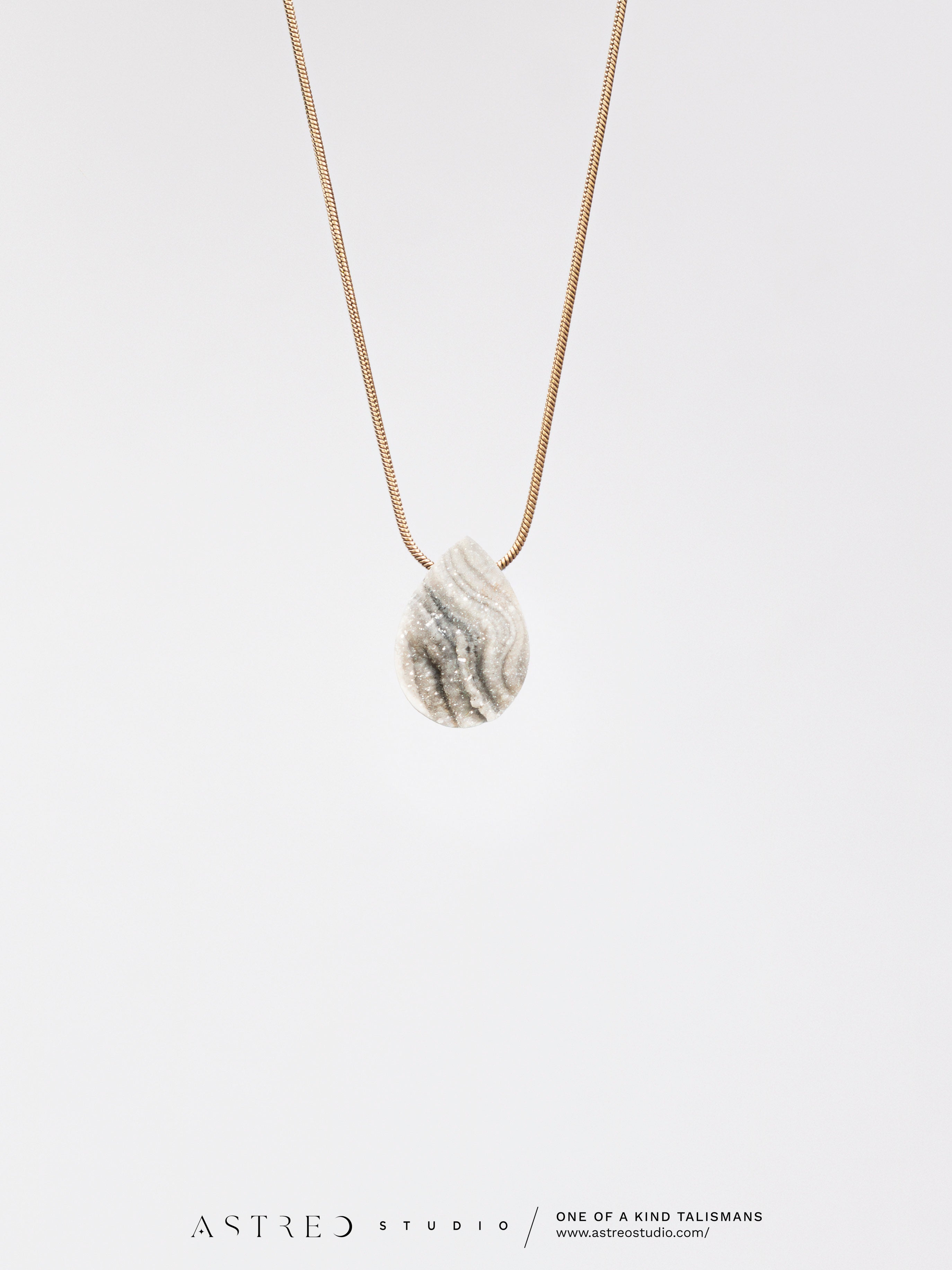 Collar Cadena con Flor de Calcedonia