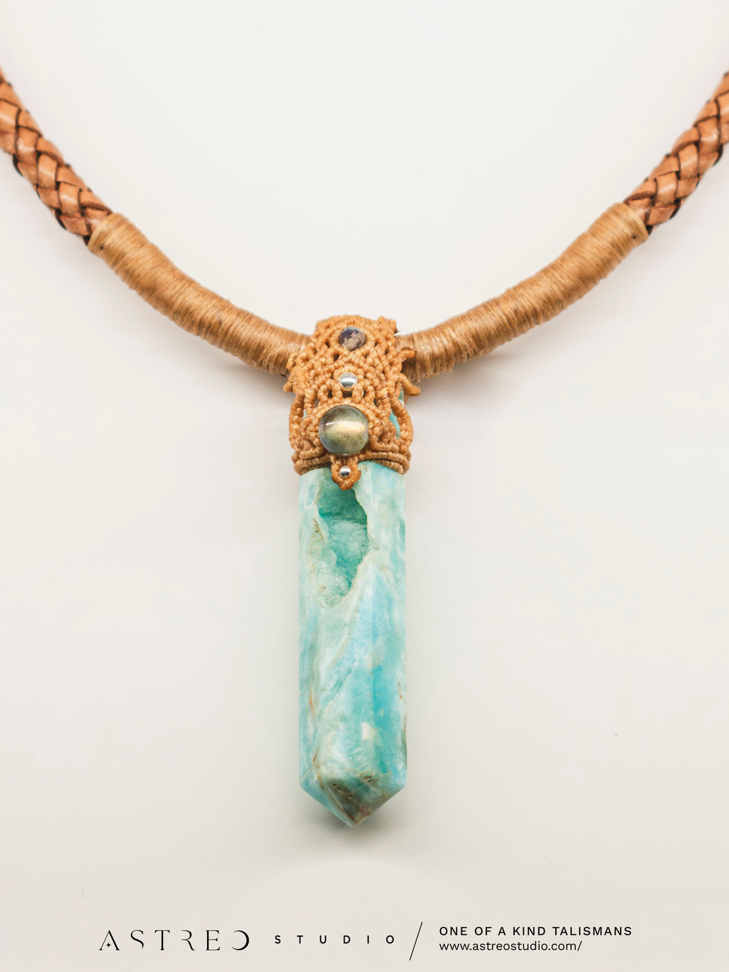 Collar Macramé y Cuero con Calcita Caribe