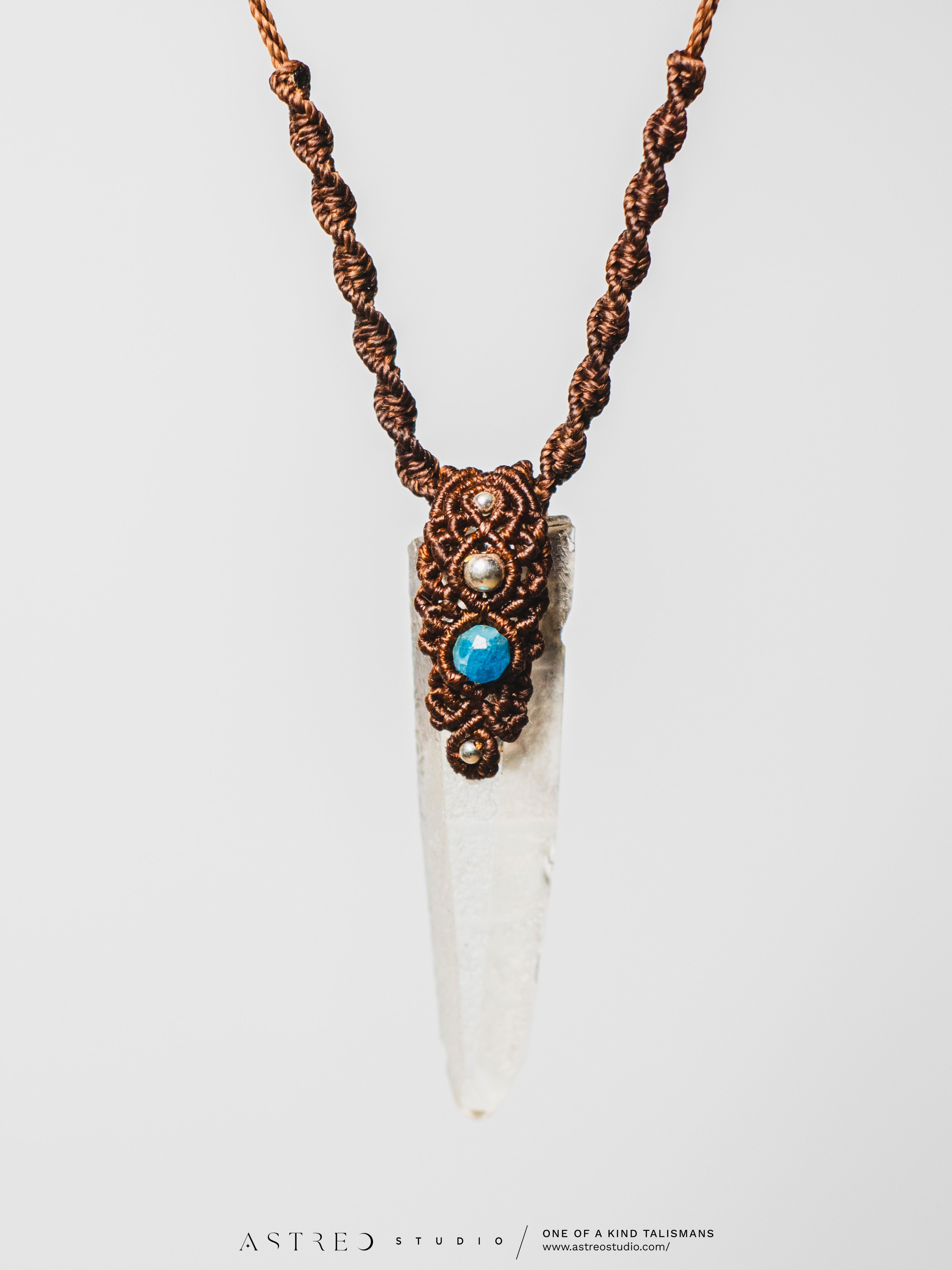 Collar Macrame Cuarzo Hematoide y Apatito
