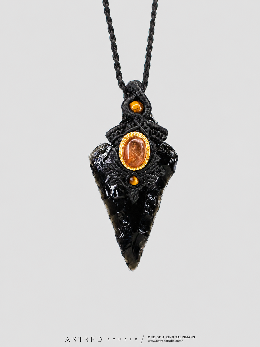 Collar Macrame Lanza de Obsidiana y Piedra Sol