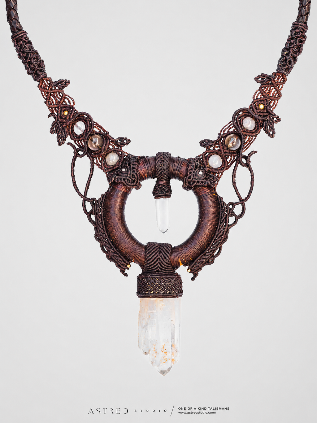 "We Are All One" | Collar Macrame con Cuarzo Gemelo Golden Healer Blue Smoke