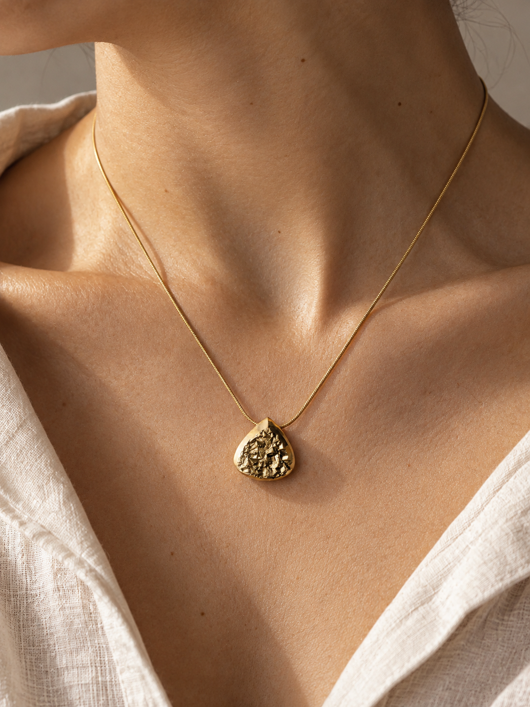 Ketting met chalcedoon 