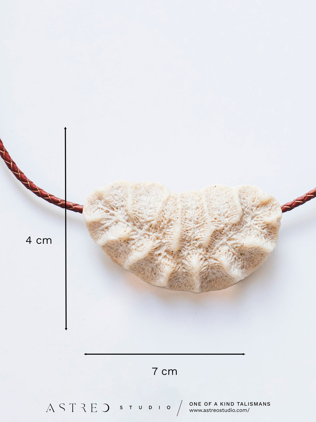 Leren ketting met fossiel koraal