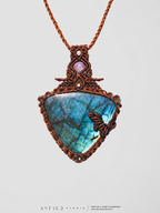 Collar Macrame Labradorita Azul Triangular