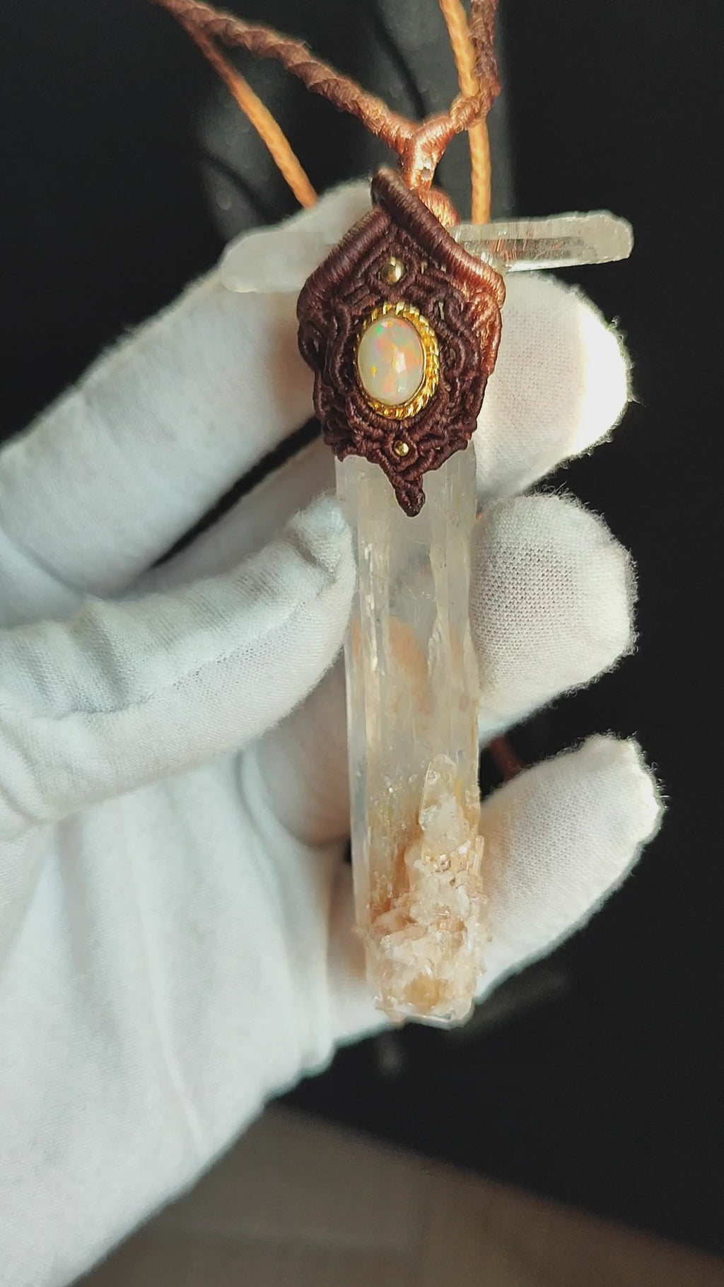 Macramé zwaardketting met gouden genezer Lemurische kwarts en Ethiopische opaal