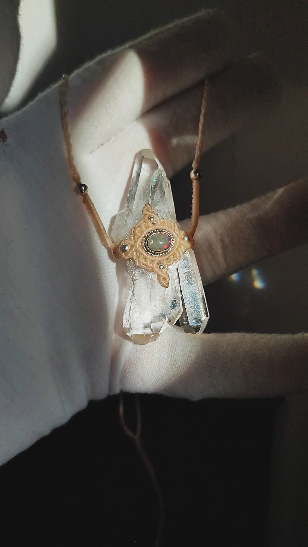 Macramé ketting met dubbele tabulaire meesterkwarts en Ethiopische opaal, 925 sterlingzilver