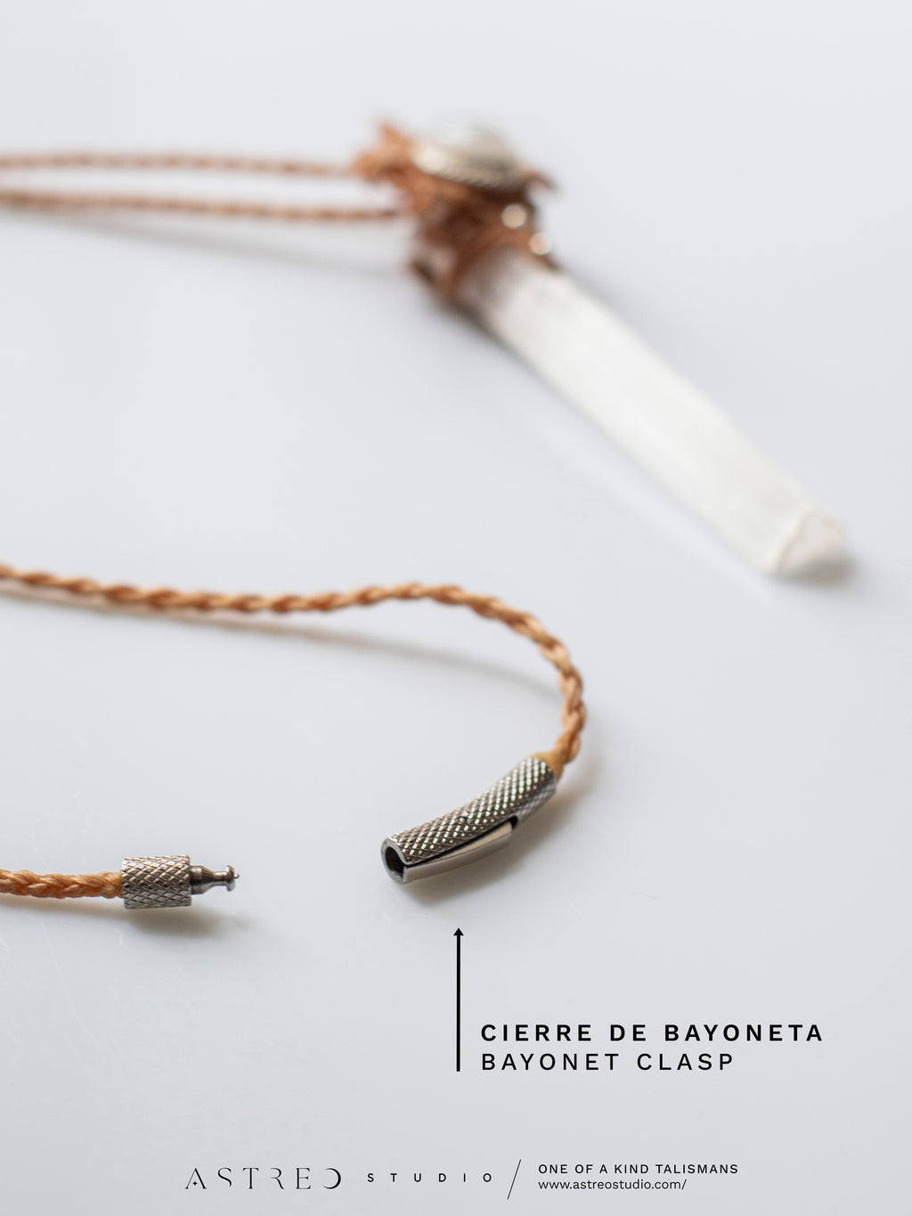 Macramé ketting met seleniet en maansteen. 