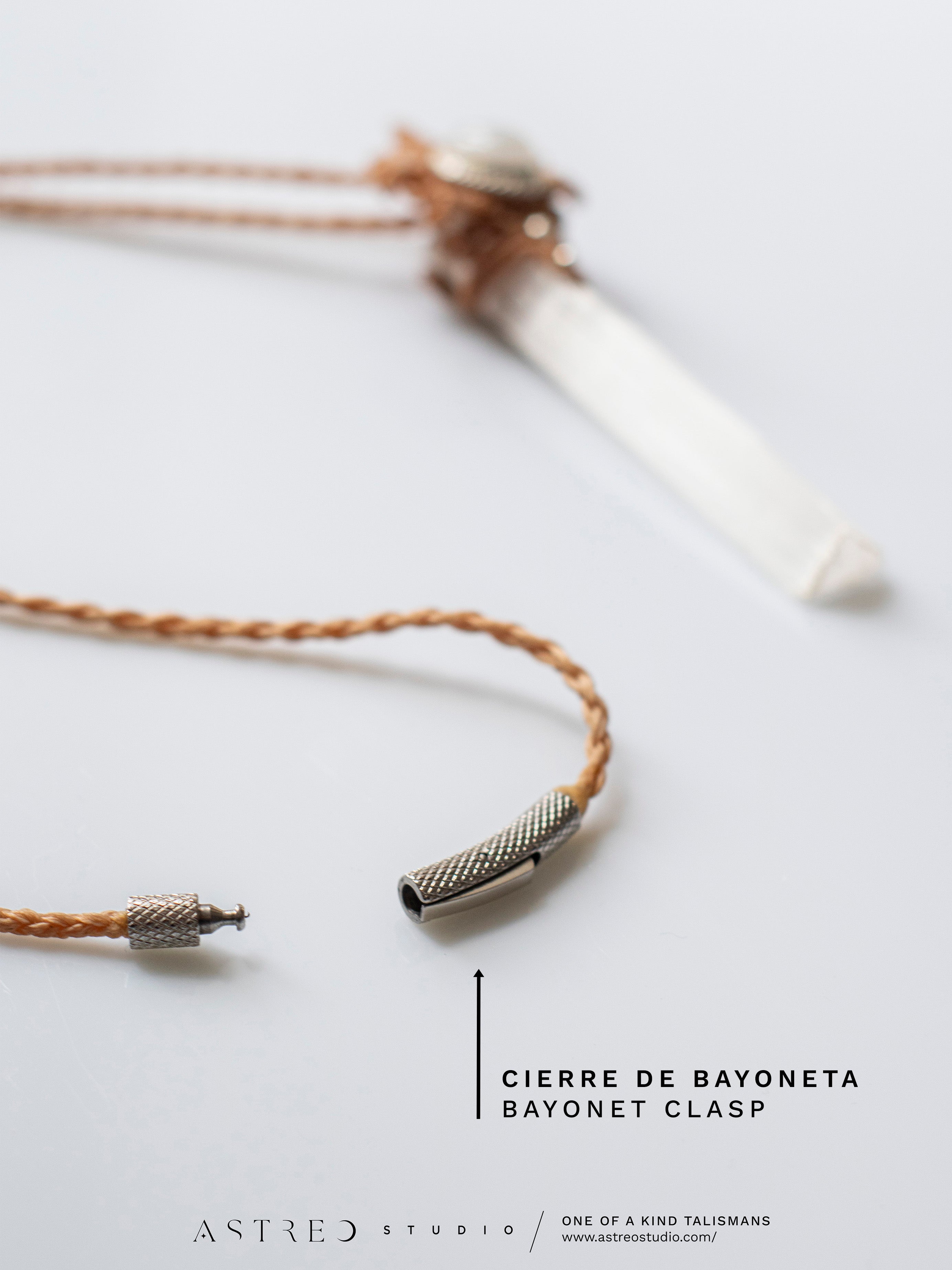 Macramé ketting met seleniet en maansteen. 