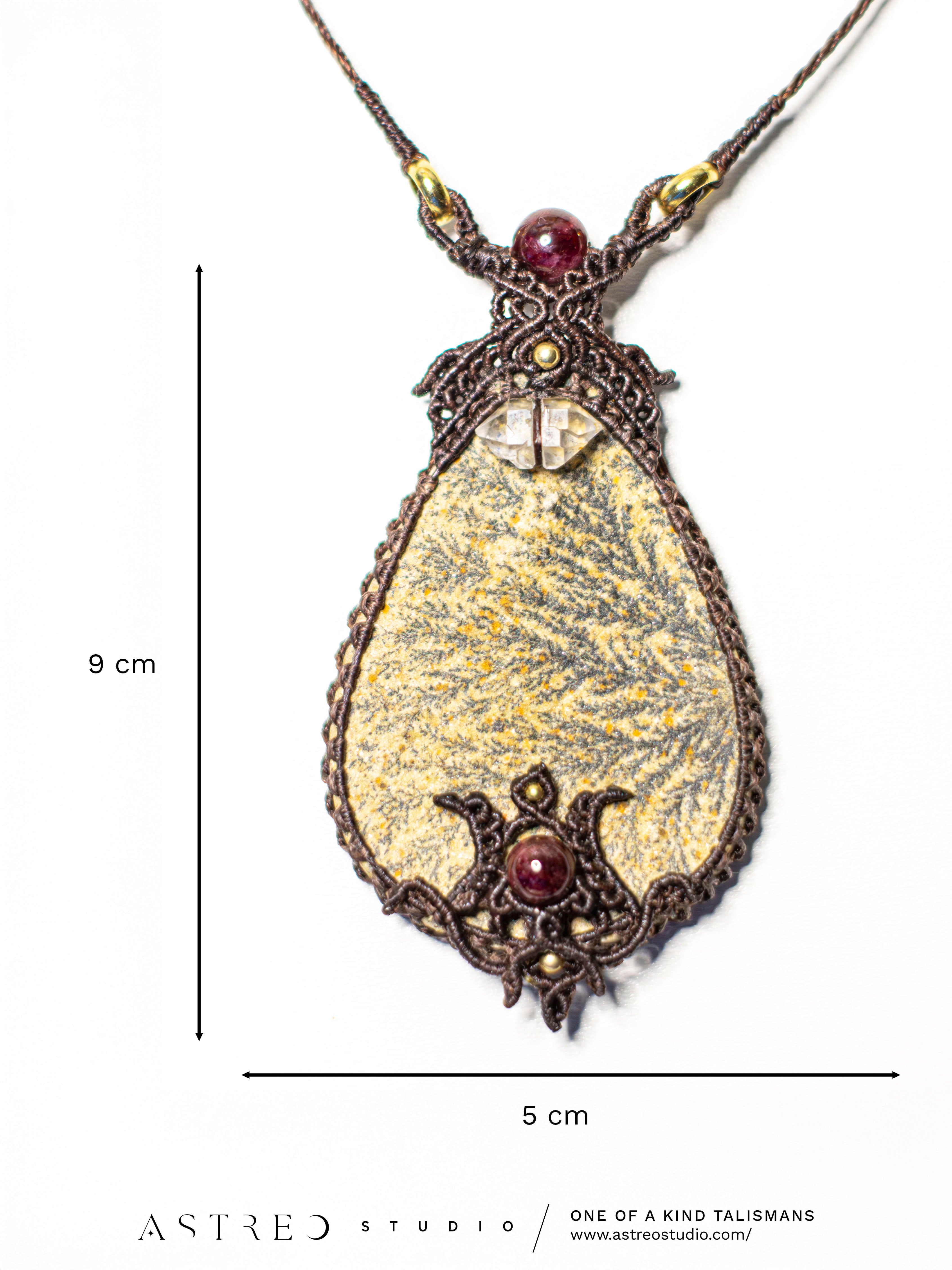Collar Macrame Pirolusita Dendritica con Granates